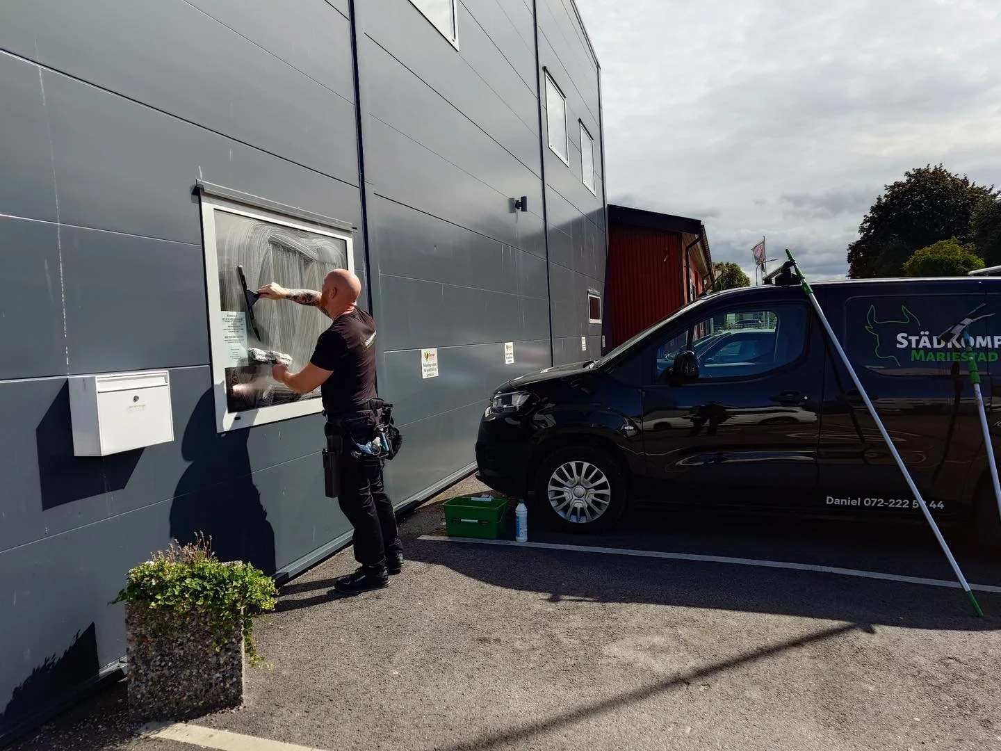 Lite f&ouml;nsterputs idag p&aring; ett av stadens gym. 😎 #f&ouml;nsterputs #Mariestad #lokalv&aring;rd #rent