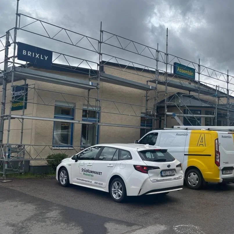 Vi har startat upp byggst&auml;d i samarbete med Assemblin och Brixly f&ouml;r att f&aring; Assemblins nya fina lokaler p&aring; Industrigatan i ordning inf&ouml;r inflyttning inom kort. 😊  #St&auml;dkompaniet #mariestad #Jacobsson #assemblin #brixl
