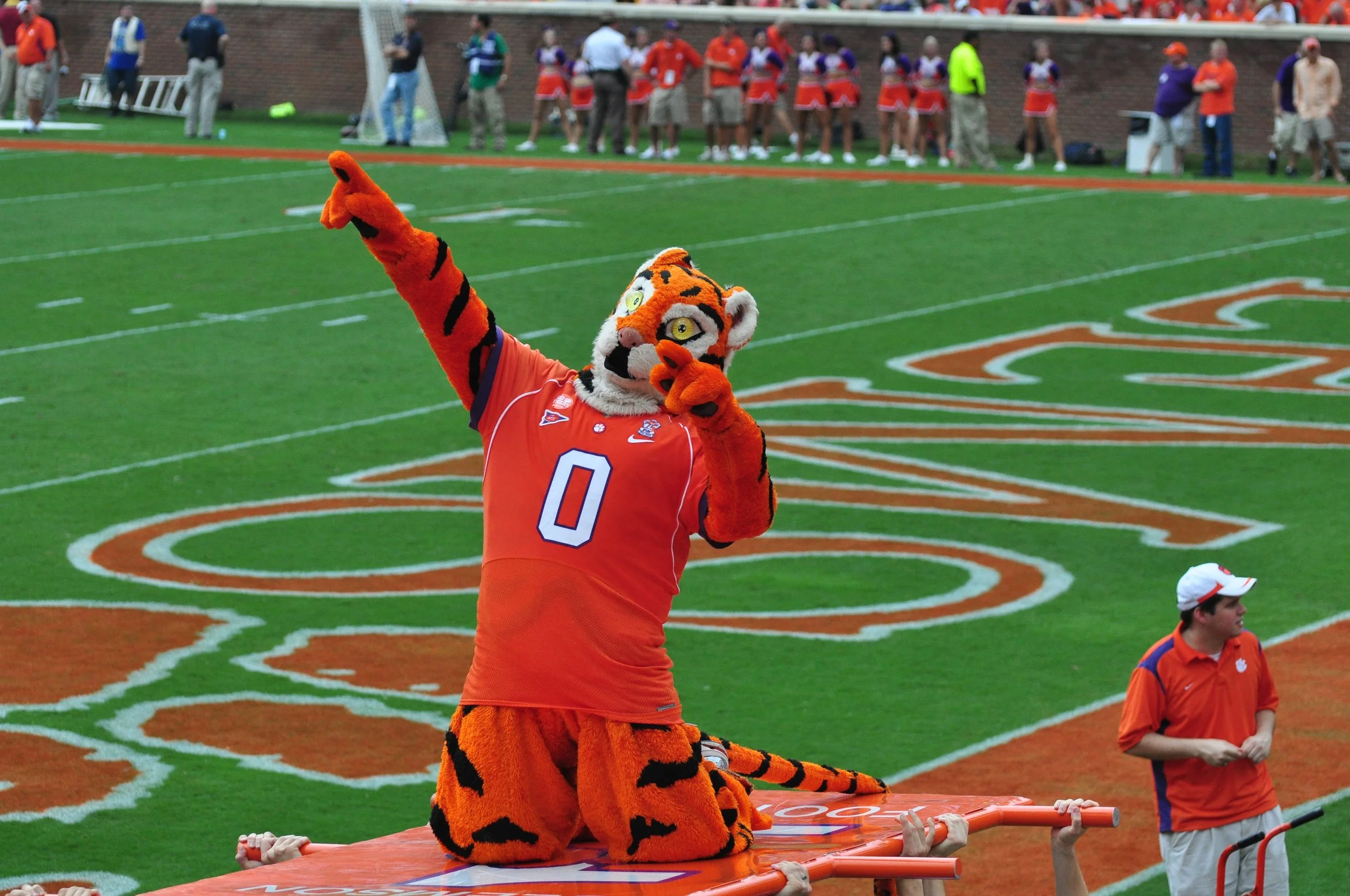 Clemson_Tiger_mascot_2009-09-19.jpg