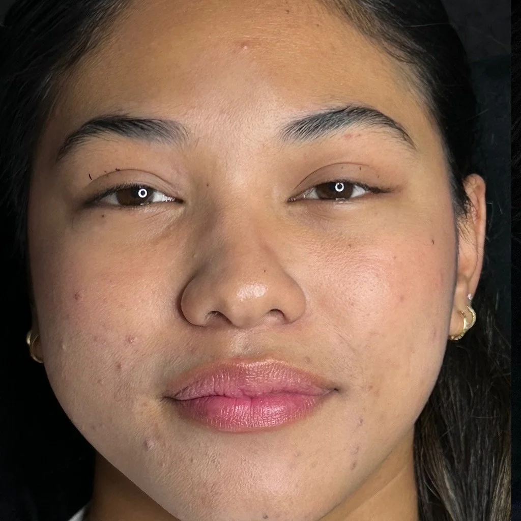 BEFORE hybrid set. Stay tuned for her after picture in 2 days 😇😍 

Book now using the link in my bio 🔗 

#LashExtensions #Hybridset #before