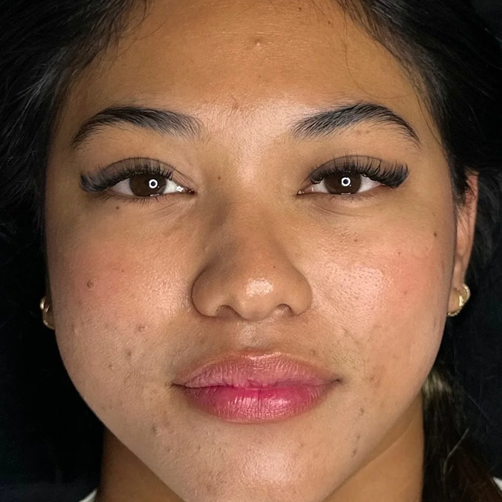 AFTER / Hybrid set 😻

The perfect set for a natural everyday look or it&rsquo;s also buildable when you apply your makeup routine 💕

#Hybridset #lashextensions #naturalglam