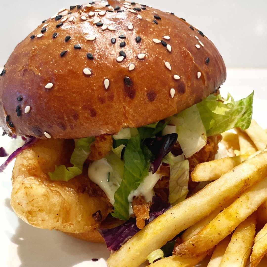 🍴 Feast your eyes (and taste buds) on our Beer Battered Cod Sandwich 🐟 featuring a crispy cod fillet, crunchy red cabbage, and a zesty lemon caper tartar sauce, all nestled on a sesame brioche bun. 🍔

Served with perfectly seasoned fries, it&rsquo