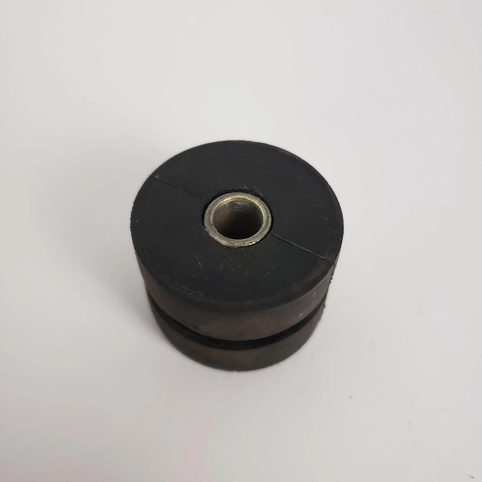 BMW E21 E23 E24 E28 E30 Radiator Mounting Rubber Grommet Mount 17111117442