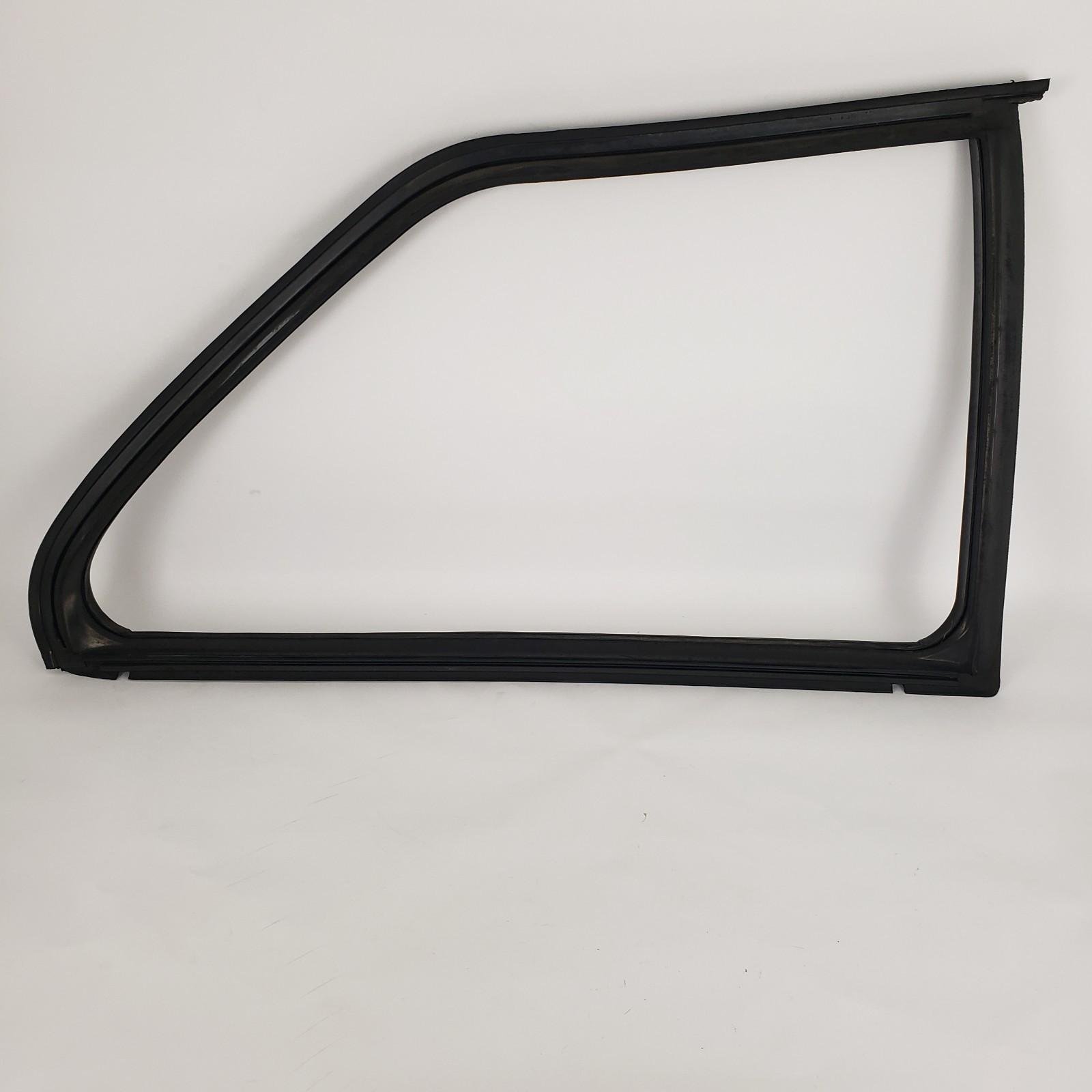 BMW E30 Couple Fixed Right Passenger Rear Window Seal Sealing Gasket 51361888326