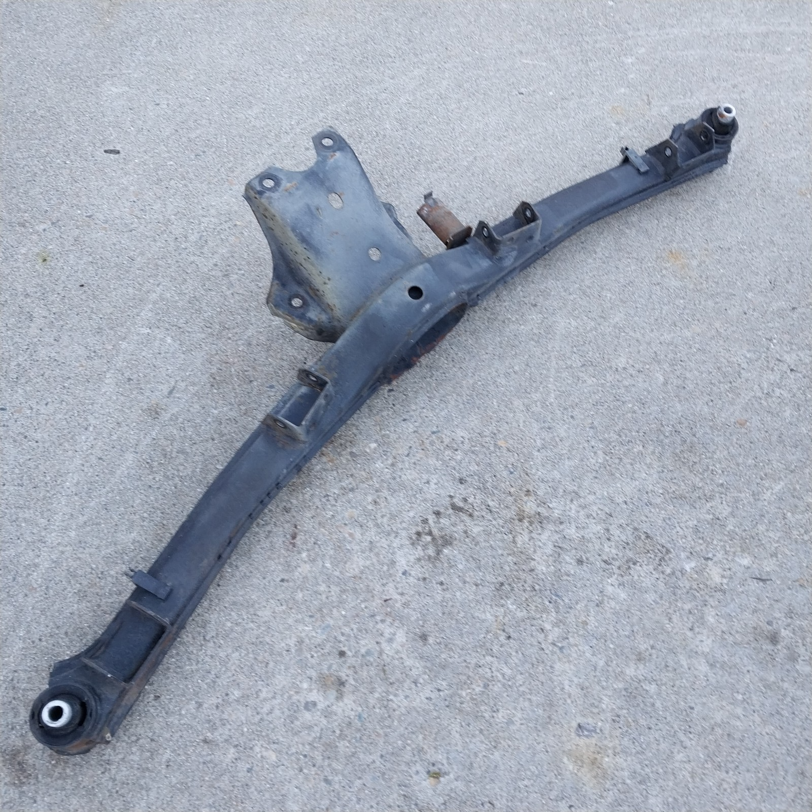 BMW E30 Rear Axle Carrier Subframe Differential Mount 33311135456