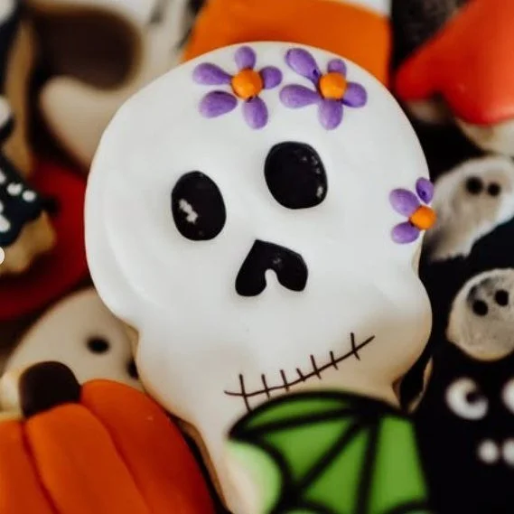 From cookies and cocktails to burgers and baked goods &mdash; this week&rsquo;s Thursday Tidbits is a tasty one!

Trick or treat:
Stroll along Oak Street in downtown Hood River (@visithoodriver) from 4-7 pm. Participating shops, including @bodaskitch