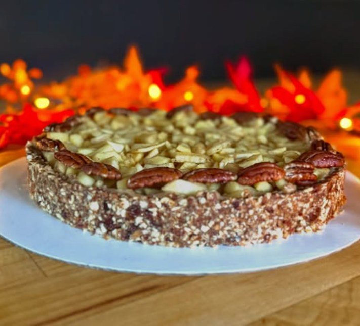 Looking for Vegan Dessert options for Thanksgiving?  @gorges_tortes has the perfect dessert for your table! Custom raw vegan Apple Pie is back and ready to make your holiday meal unforgettable. 

It&rsquo;s organic, refined-sugar-free, super healthy,