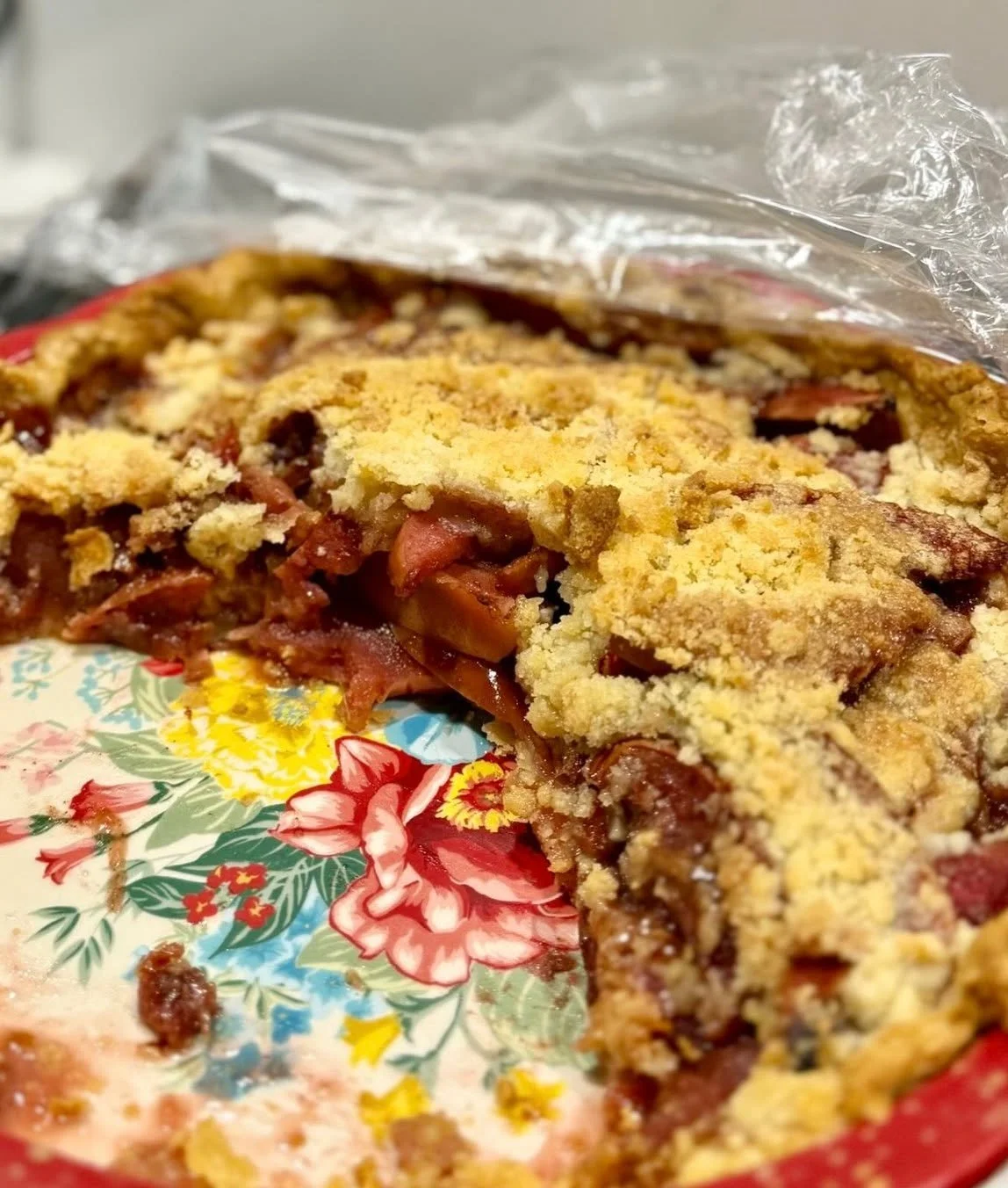 By @bssweetshoodriver: Early Thanksgiving and pumpkin pie is good, but Apple Crumb Pie with these Mt. Rose red-fleshed beauties&hellip; now that is something to be thankful for! 🍏🍎