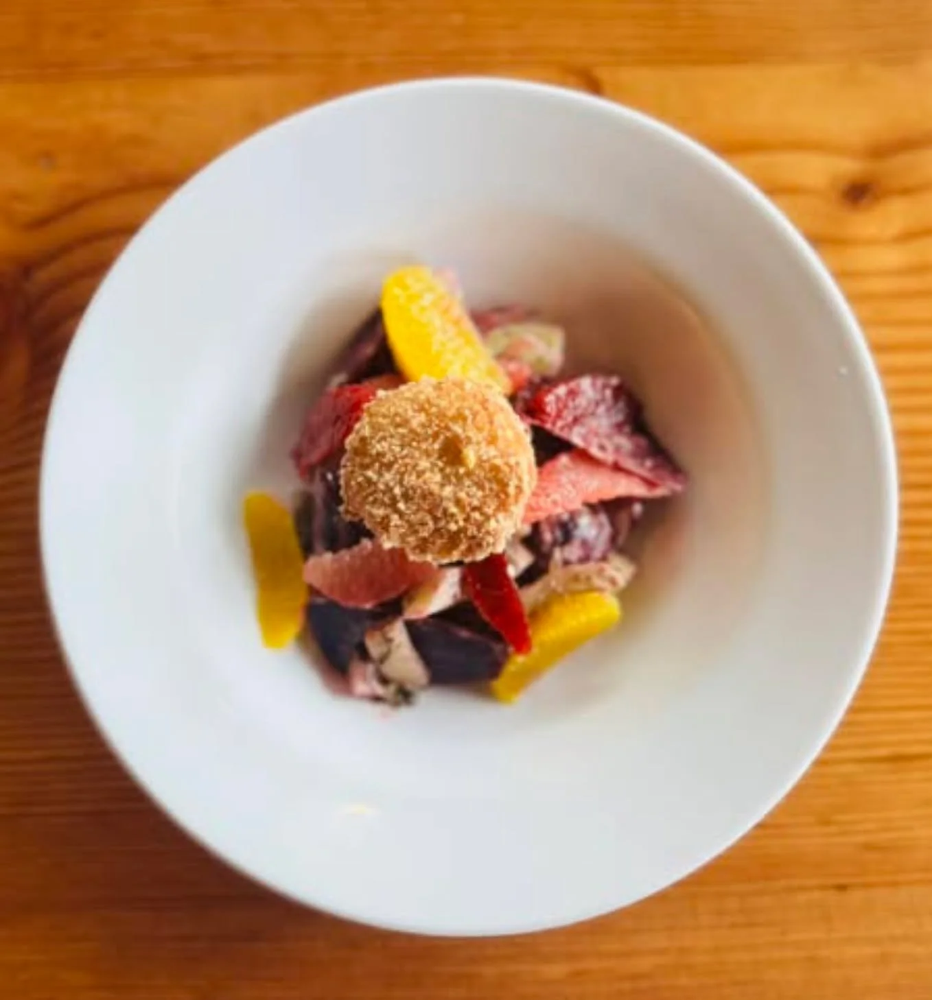 @solsticepizza  is serving a new appetizer: Roasted beets, panko-crusted &amp; fried goat cheese, fennel confit, fresh blood orange, grapefruit &amp; citrus supremes with a Green Goddess vinaigrette. 👀😍