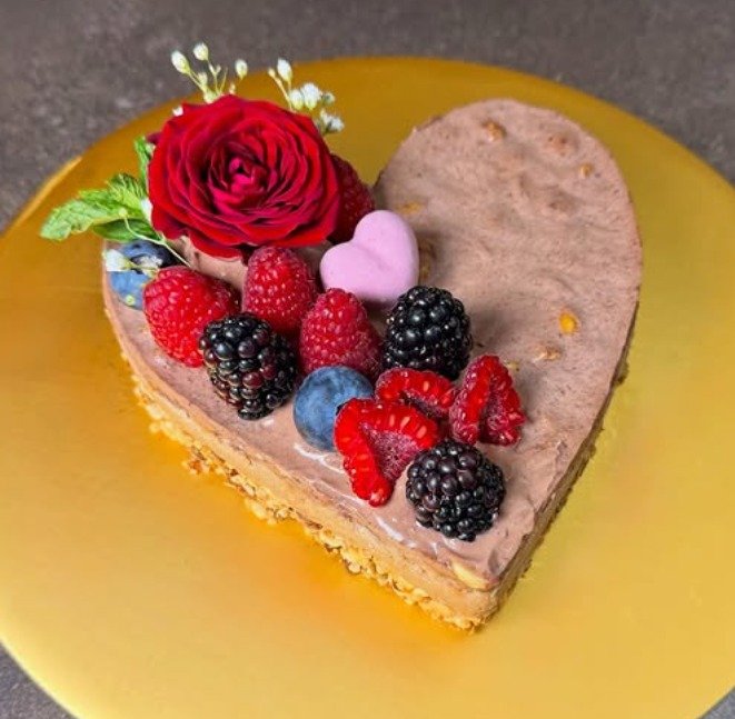 @gorges_tortes Last Minute Dessert Availability!!

A few fresh tortes are available for anyone craving something special this weekend:

🍫 3 Snickers Mini Tortes
🍓 One 5" Strawberry Torte (4&ndash;5 slices)

All desserts are:
✔ Gluten-free
✔ Da