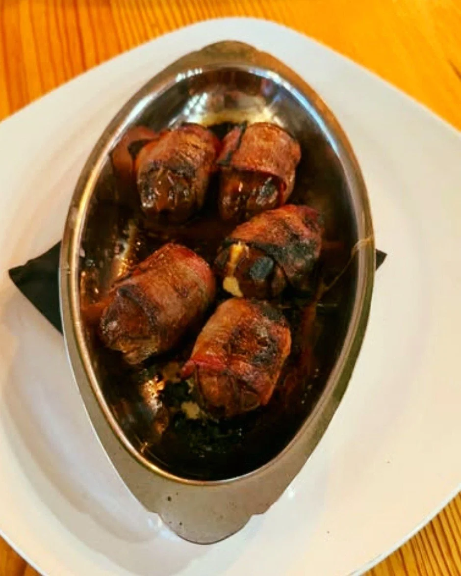 @hoodcrestwinery New menu additions just landed 👀

House-made focaccia w/EVO and balsamic vinegar,
Grilled Caesar salad,
Smoked salmon dill cheesecake served with crostini,
Bacon-wrapped dates stuffed with goat cheese and glazed with a house bourbon