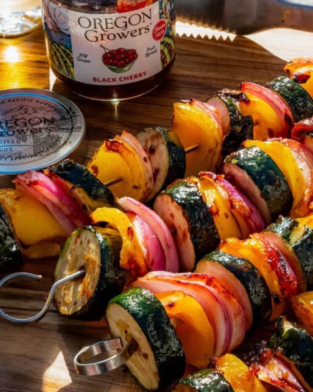 @oregongrowers does it again with Cherry Glazed Veggie Kebabs made with their Black Cherry Jam, balsamic vinegar, and a trio of seasonal vegetables 🤤🍡💥

Look up more of their delicious recipes through the link in their bio.

#hoodriveroregon #colu