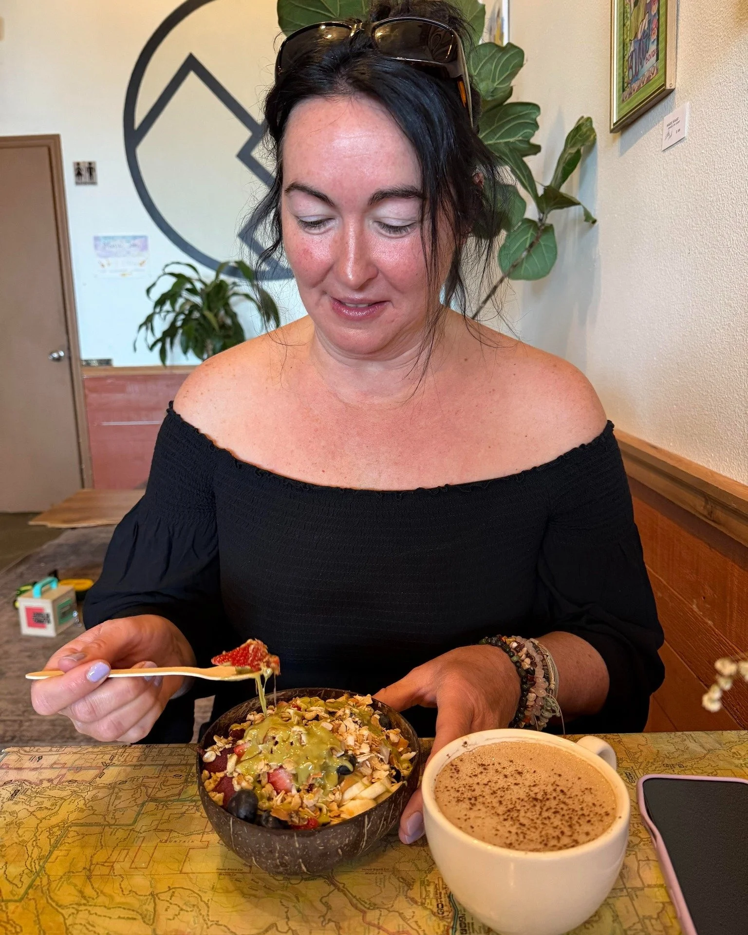 Love seeing what friends are trying around town! Friends of Columbia Gorge News stopped into @nativ_cafe in White Salmon and went for the a&ccedil;a&iacute; bowl. A cool a&ccedil;a&iacute; sorbet base topped with banana, berries, granola, almond butt