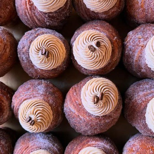 This week's Thursday Tidbits has landed, and it's a good one. It's wine time in the Gorge with five wineries highlighted, plus seasonal specials and a few standout sweets:
🍷 Vineyard walks + garden parties are coming to @anichecellars (mark April 11