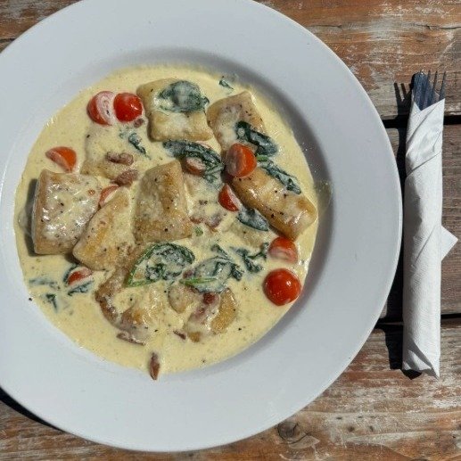 Savory, sweet, and a lot happening around the Gorge for this week's Thursday Tidbits&hellip;

🍝 @applevalleybbq &mdash;TONIGHT'S SPECIAL: house-made gnocchi with spinach, cherry tomatoes &amp; pesto Alfredo (add grilled chicken if you want) (Pic 1)
