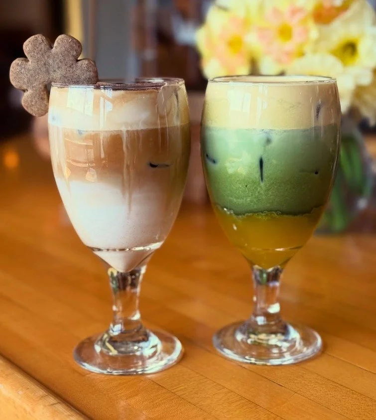 On @pinestreetbakeryhoodriver's new Spring drink menu? A Tiramisu Cold Cream Iced Latte and an Iced Tropical Matcha. YUM!

#hoodrivereats #hoodriveroregon #pinestreetbakeryhoodriver #cafe #coffeeshop