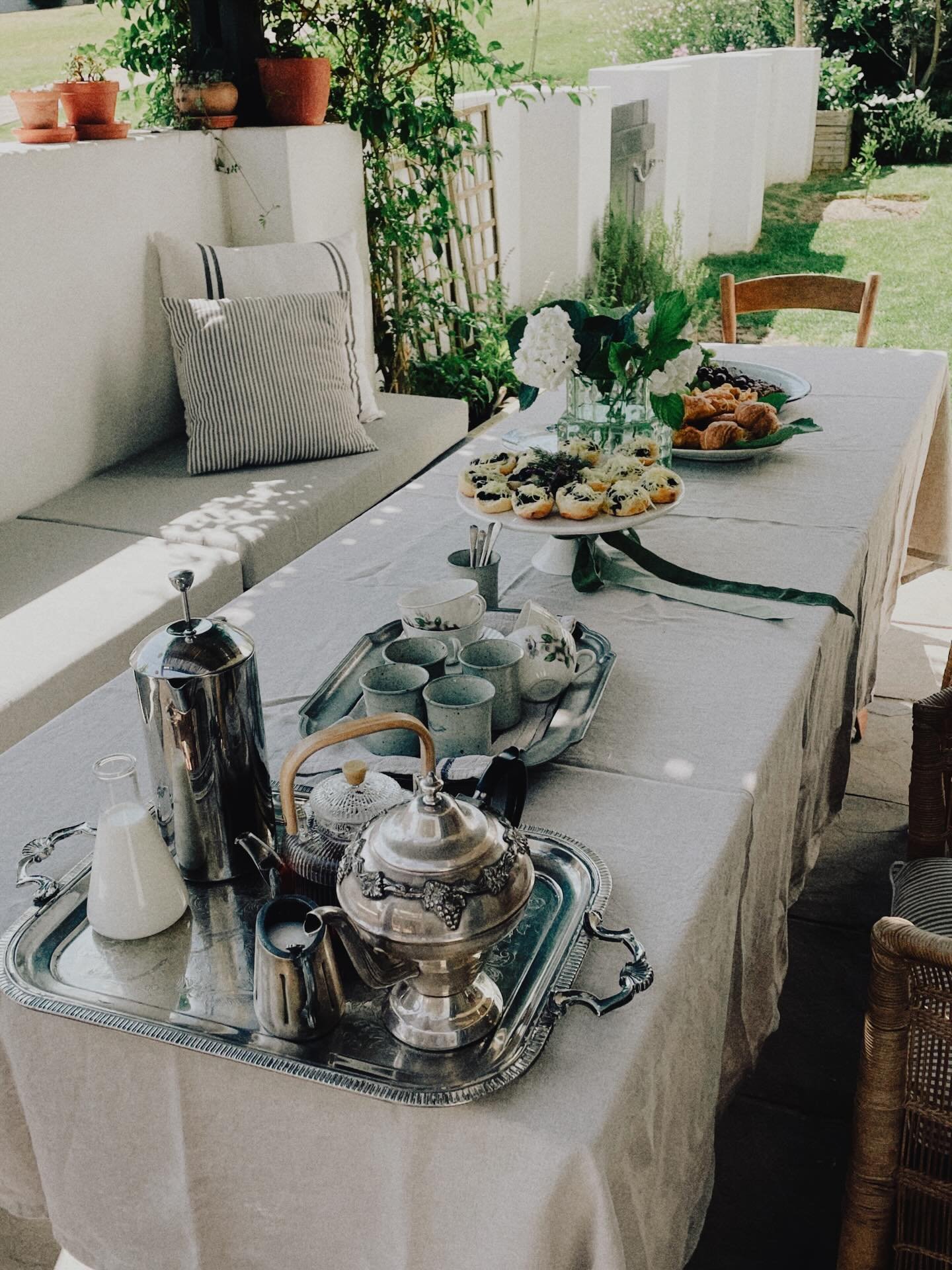 Ek het &rsquo;n rukkie terug die voorreg gehad om &rsquo;n paar brawe en inspirerende vroue om my tafel te h&ecirc; vir my eerste groep-coaching ervaring. 
Ek noem hierdie samekoms Desember-stilstaan.  Vir net &rsquo;n paar uur het ons teenwoordig ge