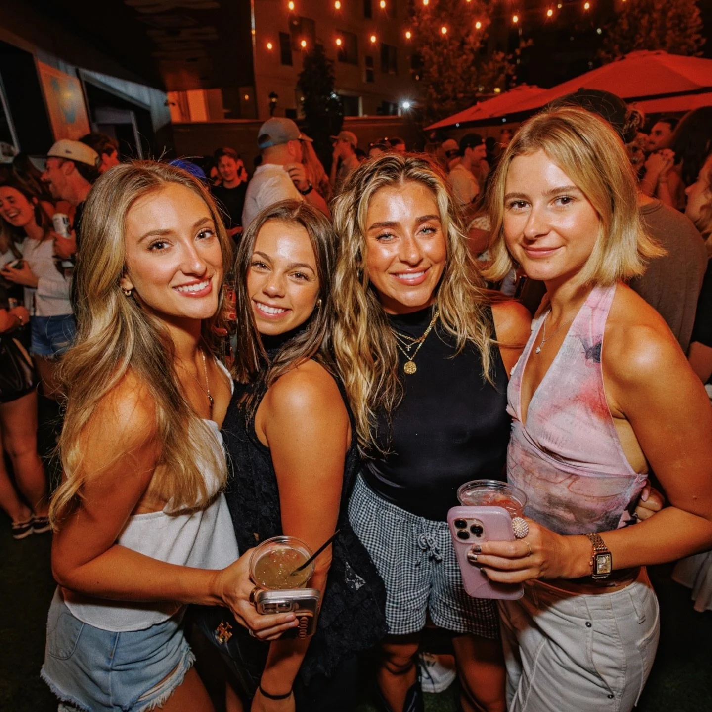 FINALLY FRIDAY 🤝 Get everyone together and head over to Odie’s— we’re waiting for you!