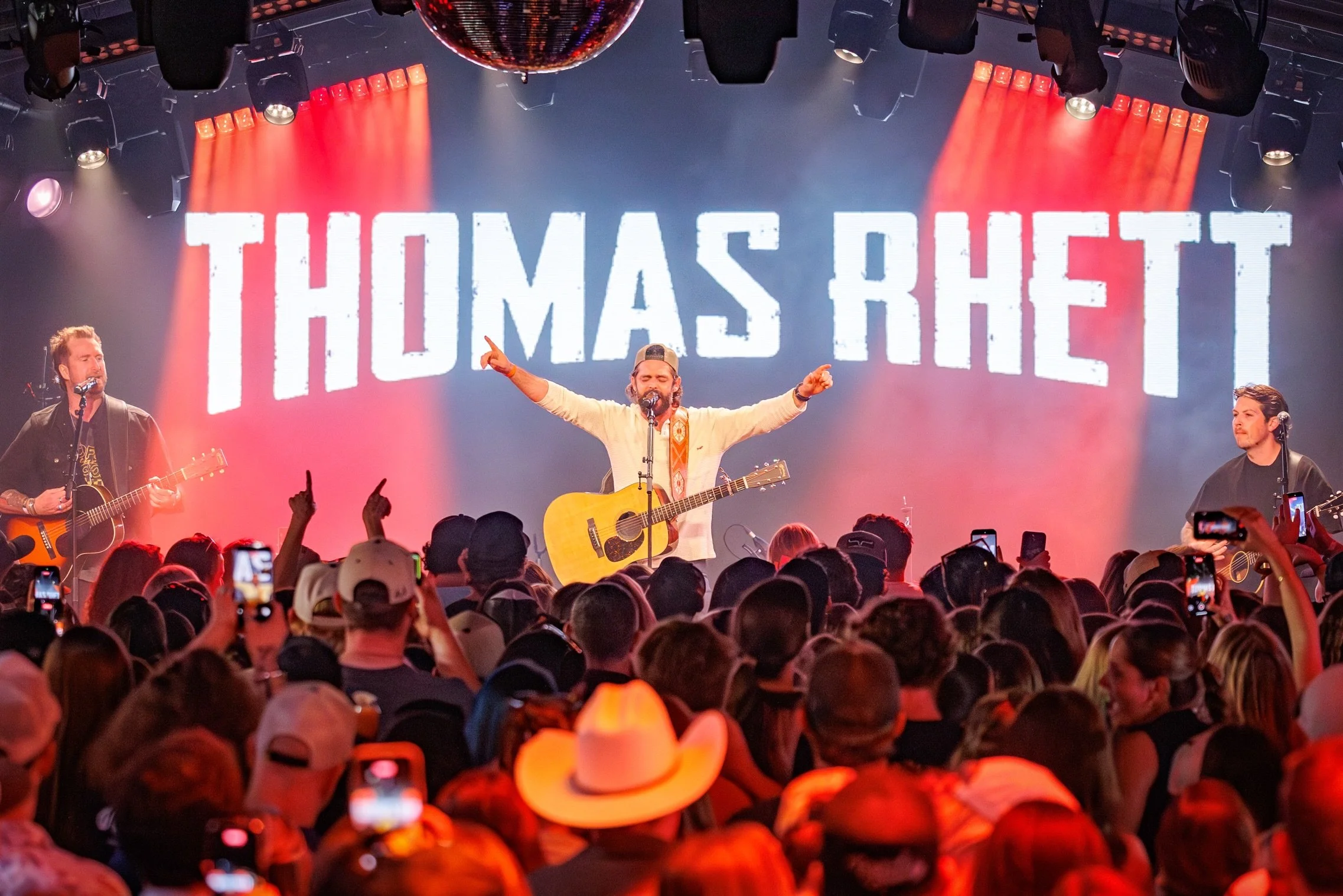 What a week! Thank you to @thomasrhettakins, @jordandavisofficial and @livenation for such an incredible show. You never know who you might see at Odie&rsquo;s 👀