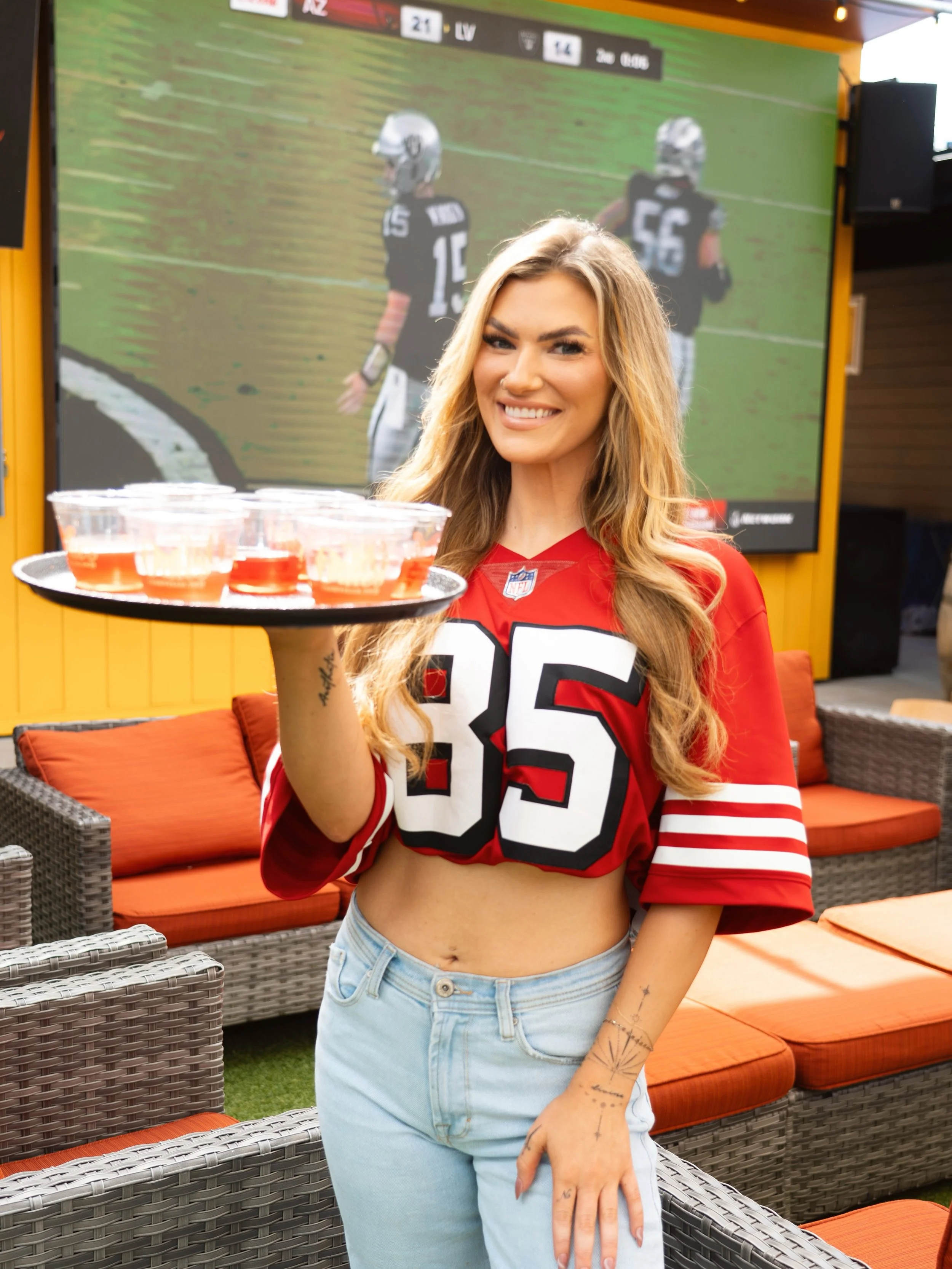 NINERS vs SEAHAWKS at 3:25PM! ❤️💛 We&rsquo;re game day ready with @49ers drink specials, tons of TVs and everything you need for a lazy Sunday. Come grab a spot!  #bangbang