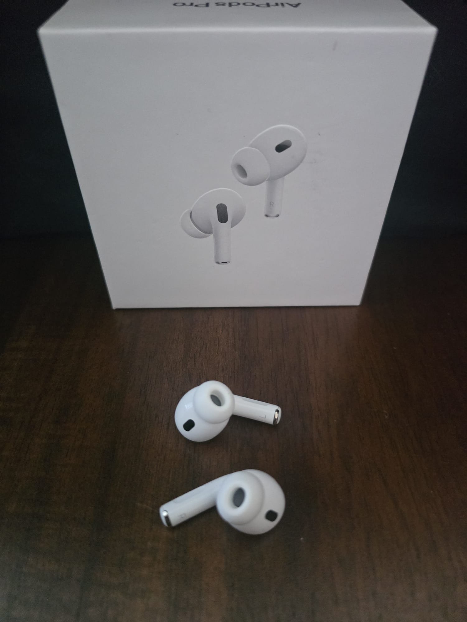 Airpods 2 Used 3.jpg