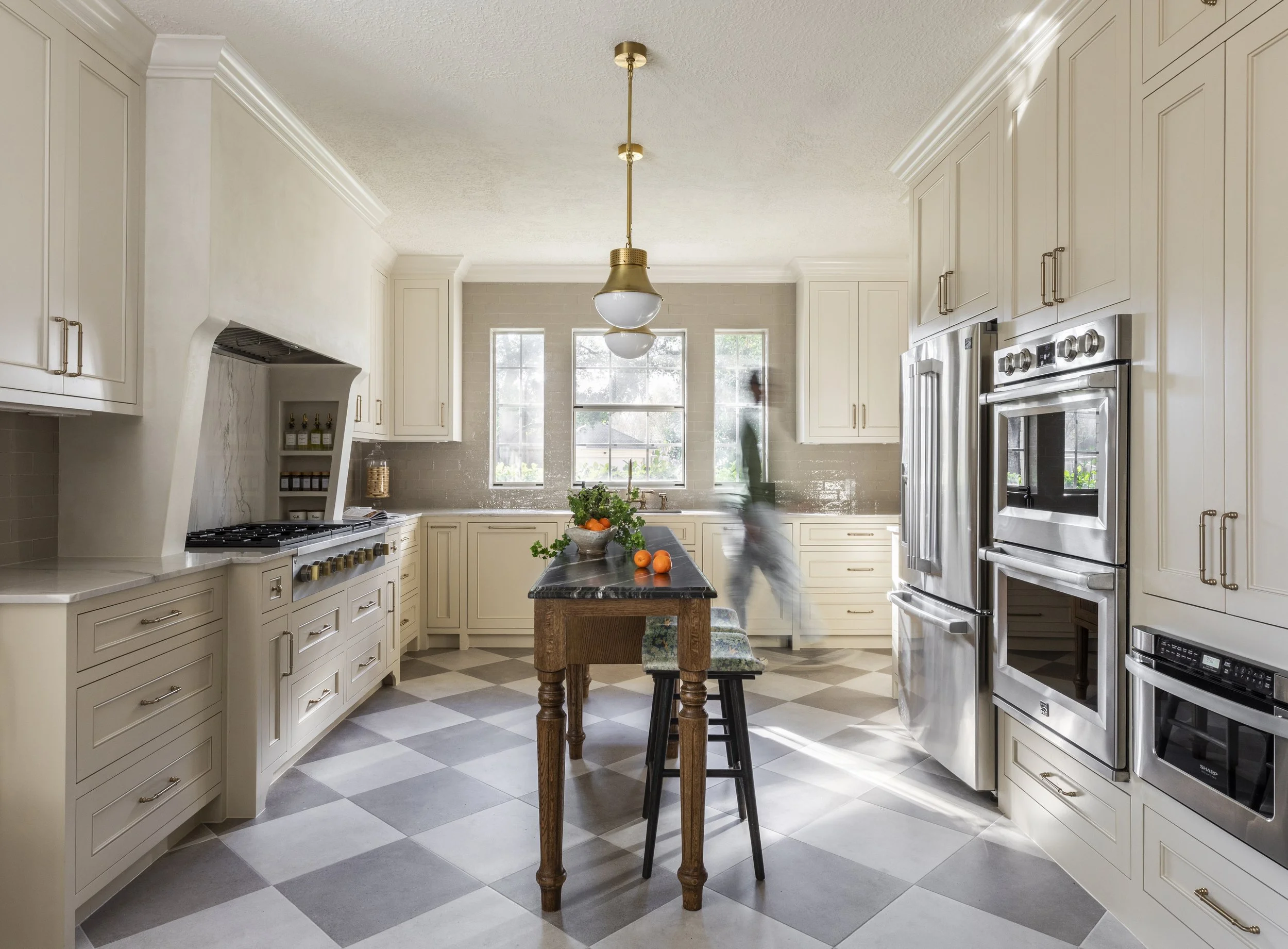 Houston Interior Design firm Paula Dixon Design balances functional kitchen for families to enjoy for years to come. 