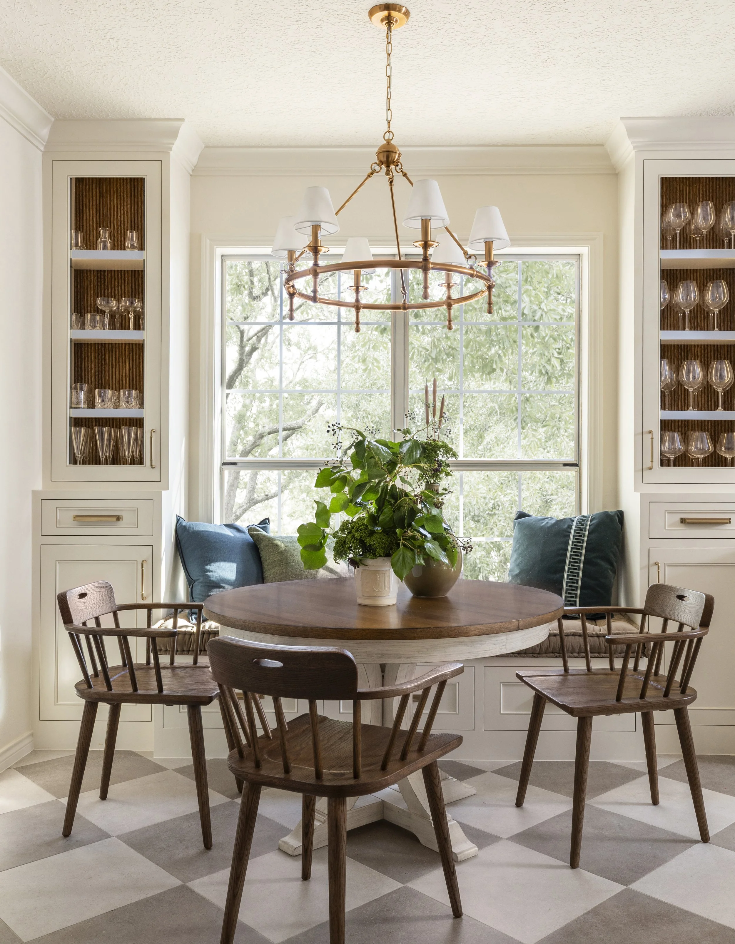 Houston design firm Paula Dixon Design designs built-in breakfast nook with sightline views. 