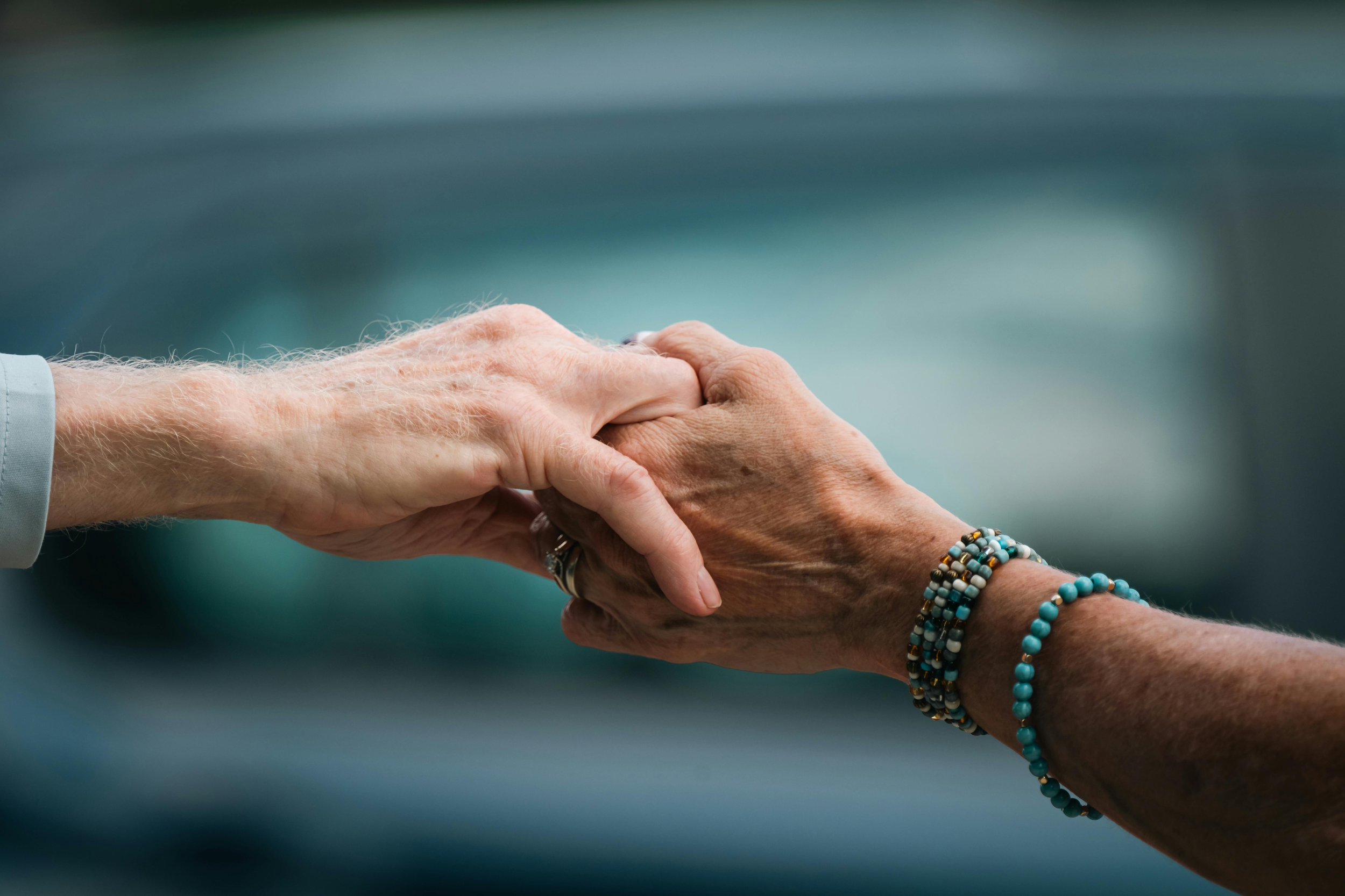 Small Acts of Kindness That Make a Big Difference in Senior Care