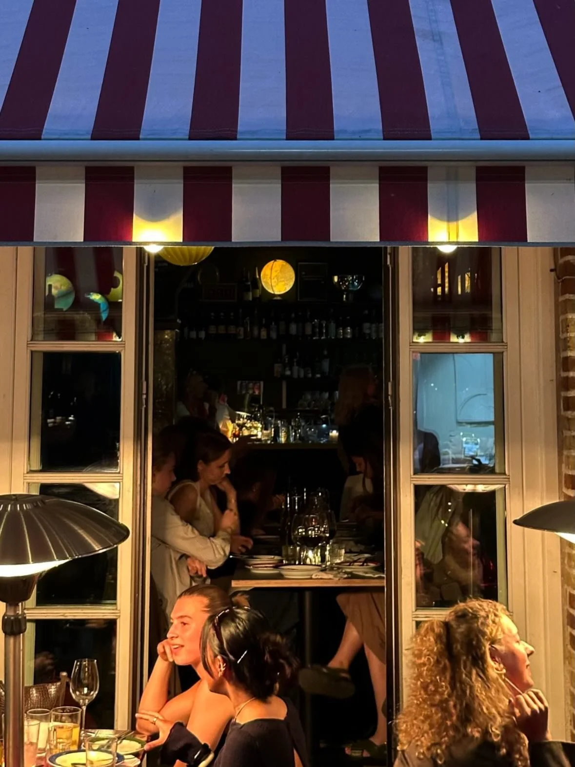 S&aring; er det sgu begyndt at dufte af sommer p&aring; Vesterbro 😮&zwj;💨🍷

#restaurantlamar #glkongevej27