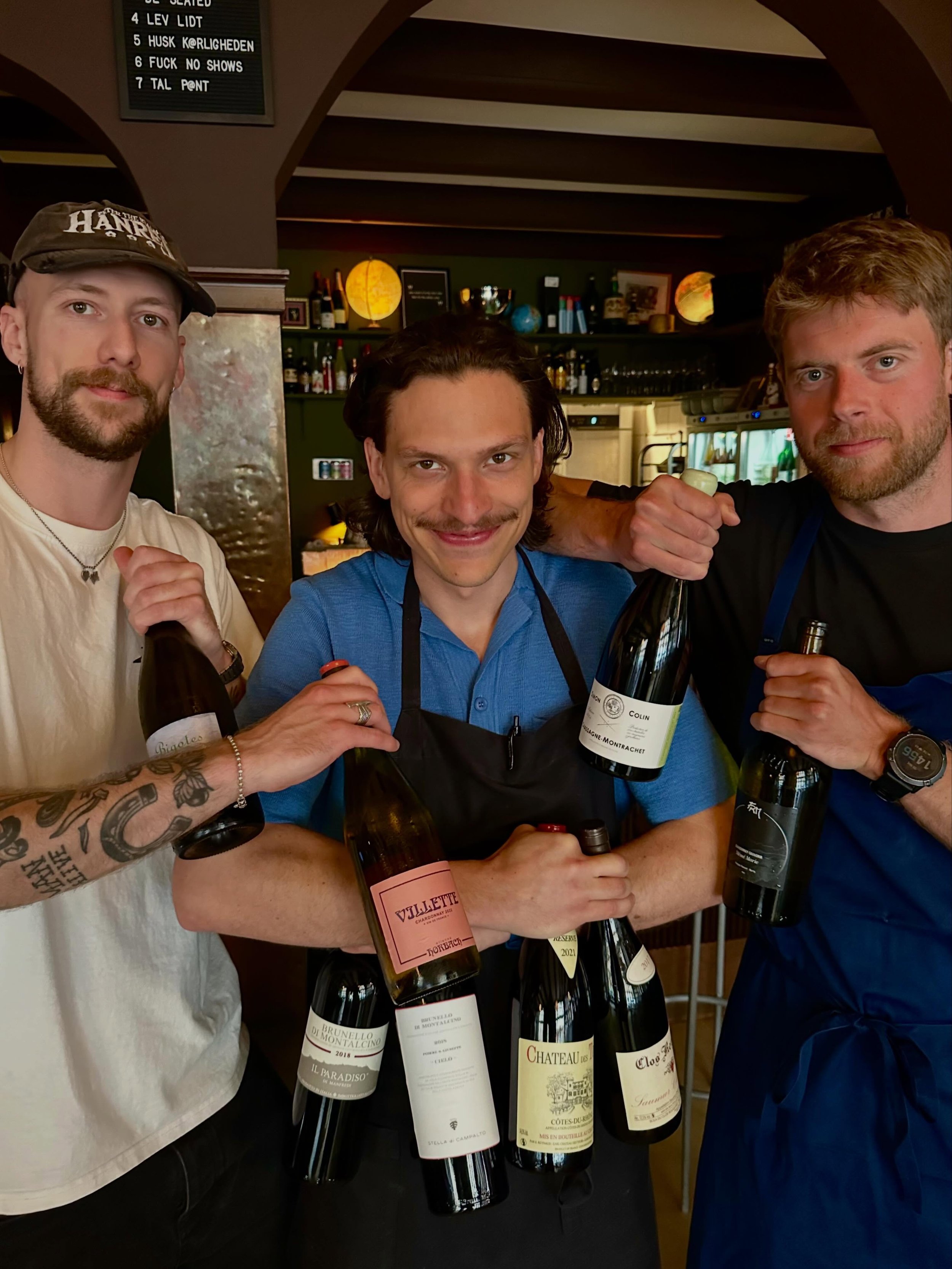 Om du er helt naturvins-skadet, klassisk Bourgogne-elsker eller bare gerne vil have et godt glas til maden, s&aring; kan du sgu v&aelig;re helt sikker p&aring;, at der er noget p&aring; kortet for dig 🍷

#glkongevej27 #restaurantlamar