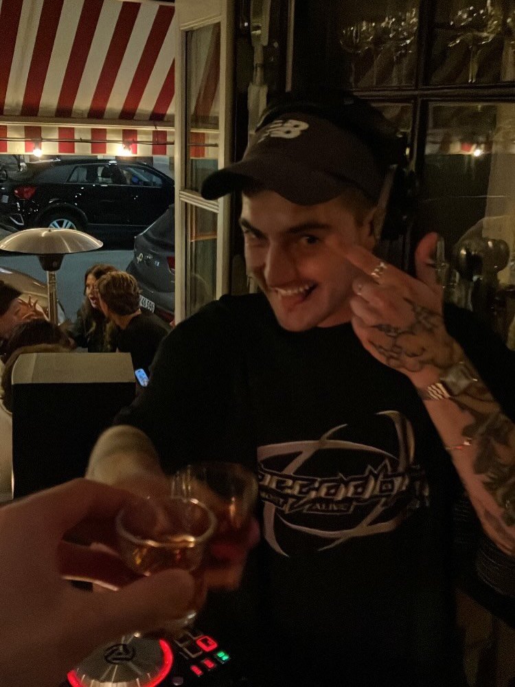 Nu p&aring; torsdag d. 25. juni kigger @kima_forfanden &lsquo;s restaurantchef, Anthon, forbi LAMAR for at vende nogle plader 👊🎧

Han er ikke kun restaurantchef, men ogs&aring; uddannet lydingeni&oslash;r &mdash; og det kan sgu godt h&oslash;res p&
