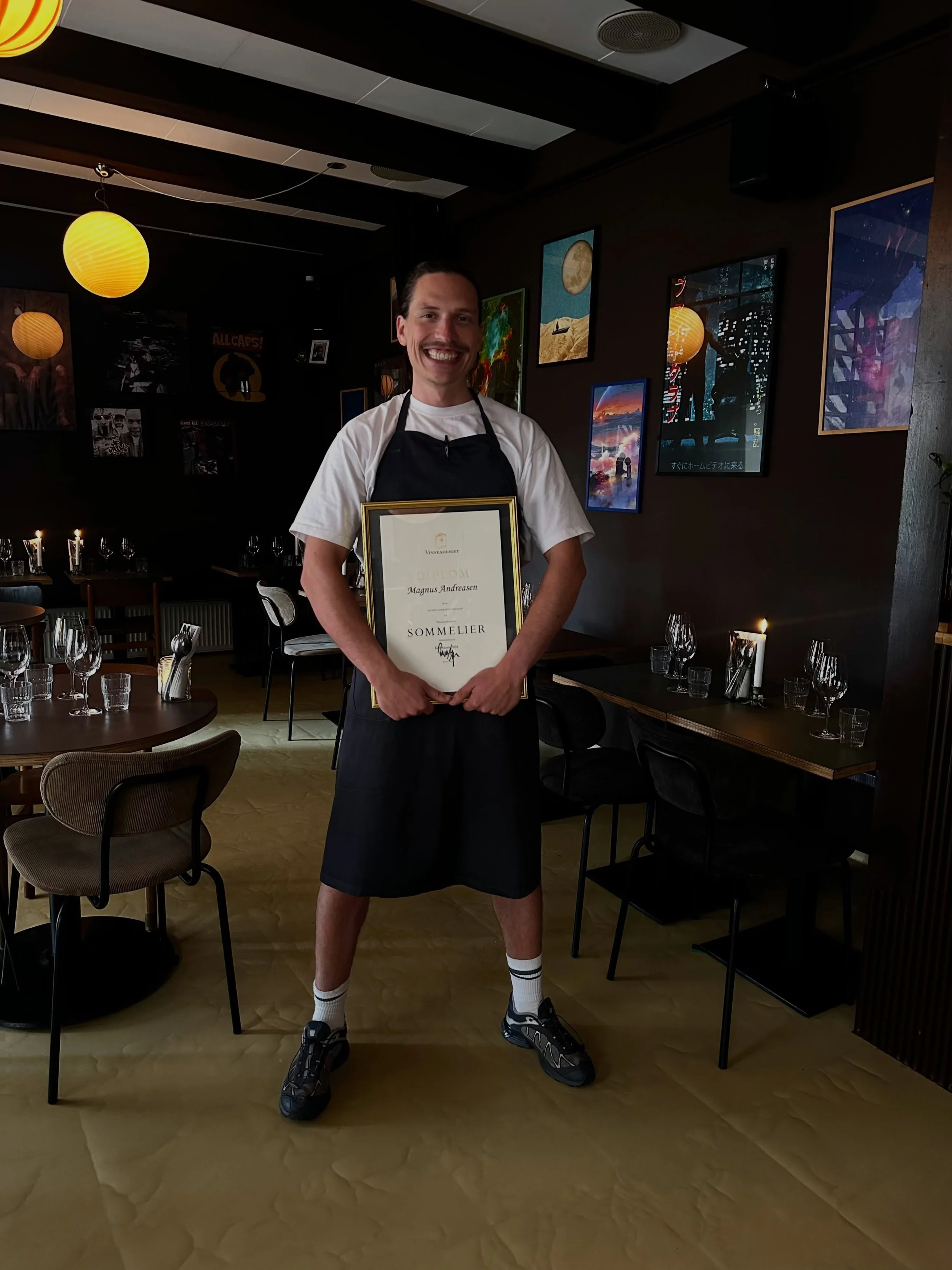 S&aring; har vi sgu endnu en sommelier i huset 🍷

K&aelig;mpe skud ud til Magge! 👊

#restaurantlamar #glkongevej27