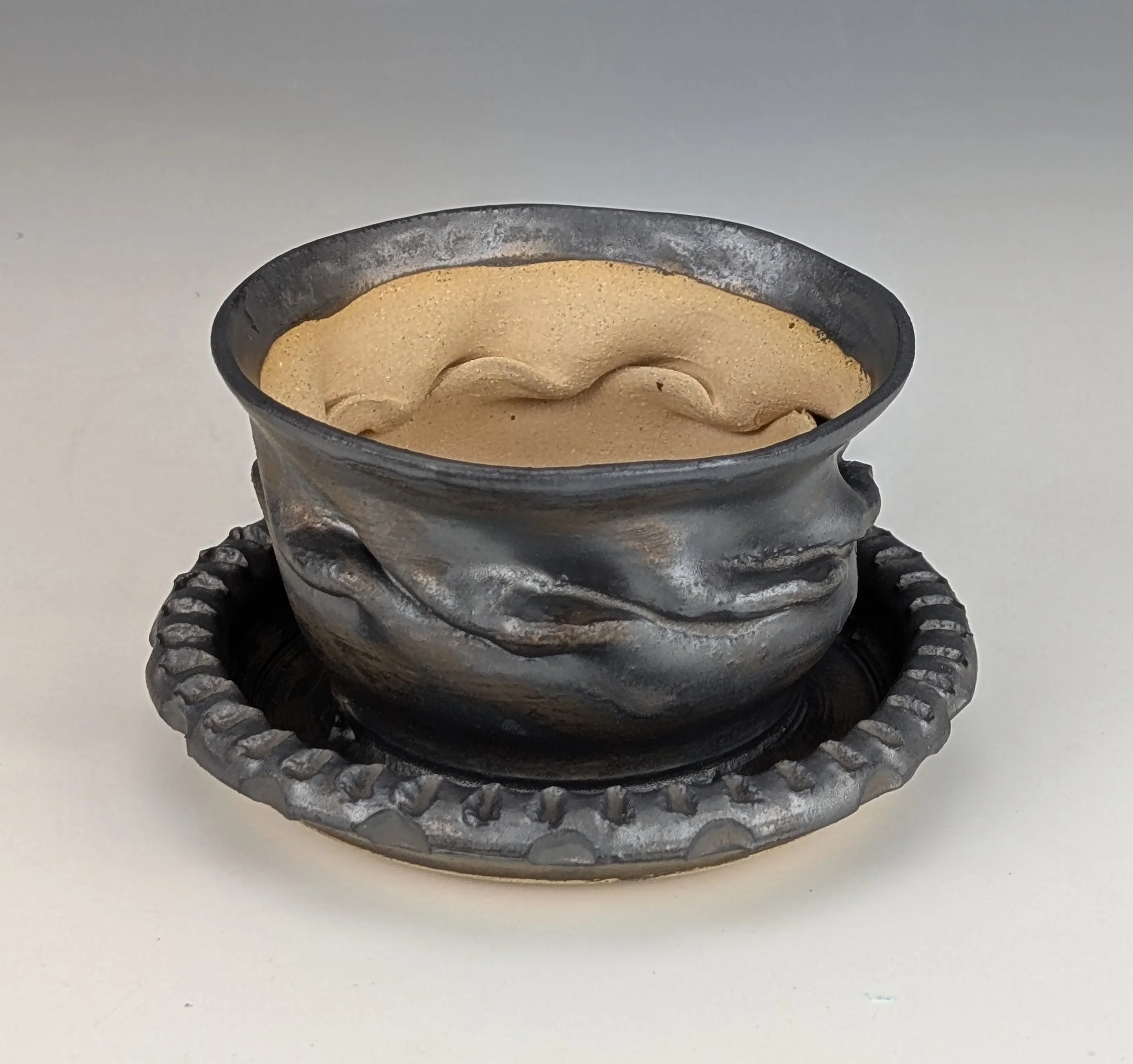 on page 5-26-26 #14- Med. Gunmetal Windowsill Flau-Ohr Pot.jpg