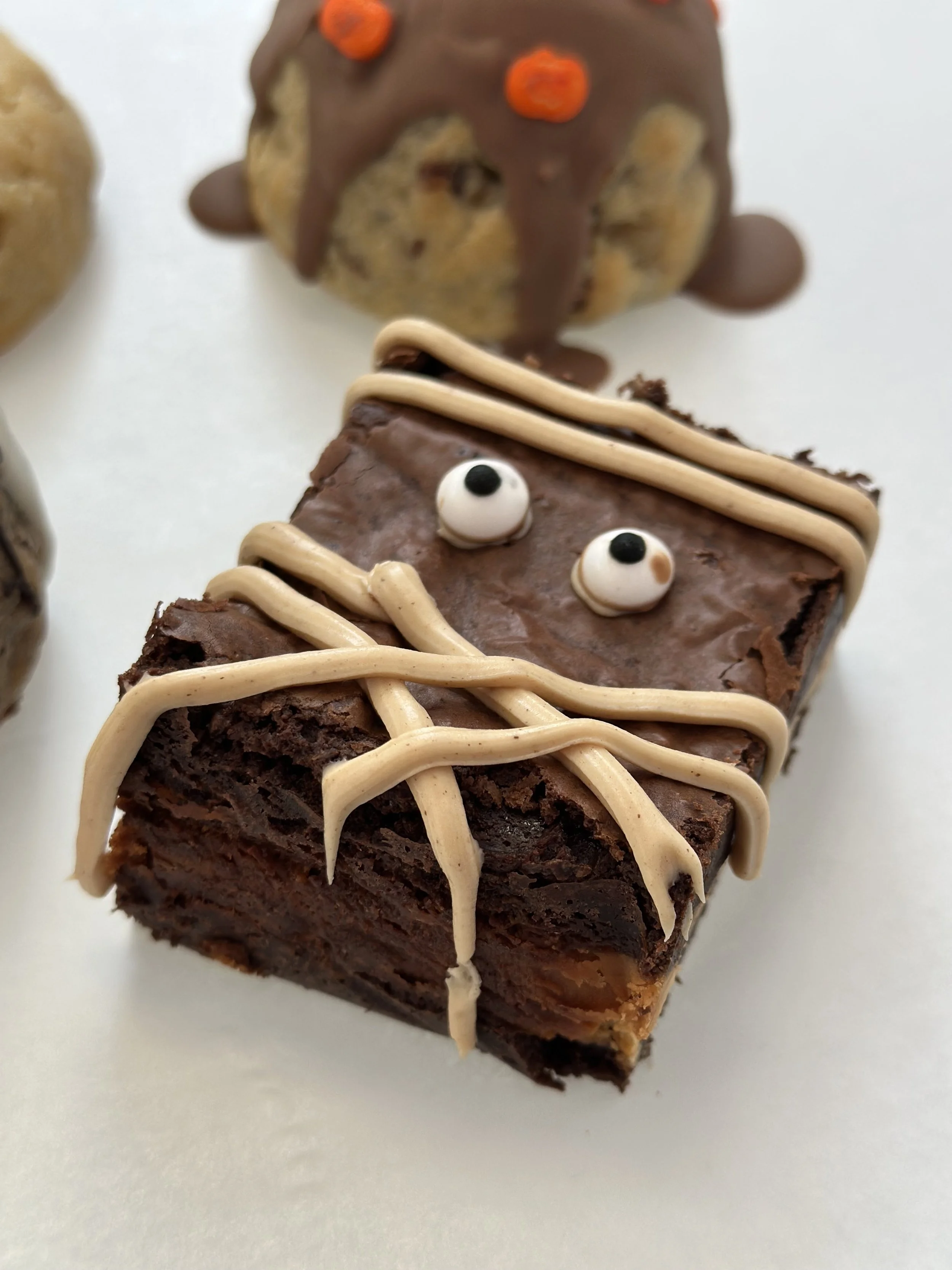 Mummy brownie: brownie sandwich con crema de kinder bueno