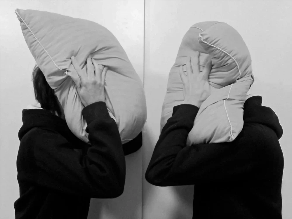 Pejk Malinovski & Sidney Viles: “Howl For Three Pillows”