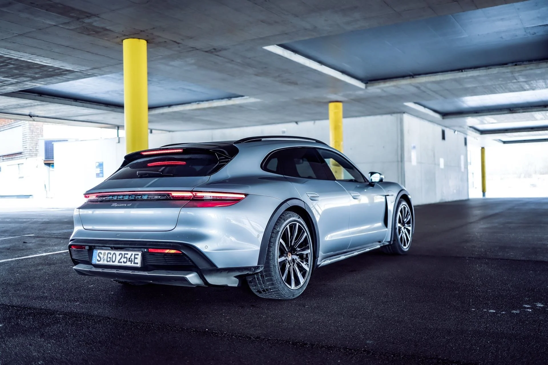 Porsche Taycan 4 Cross Turismo Test Heck