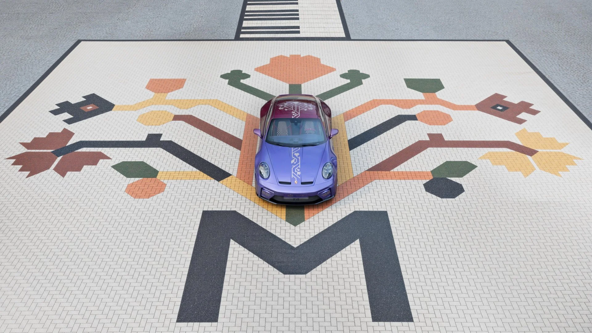 Porsche GT3 Touring Moldau Sonderwunsch Tree of Life oben