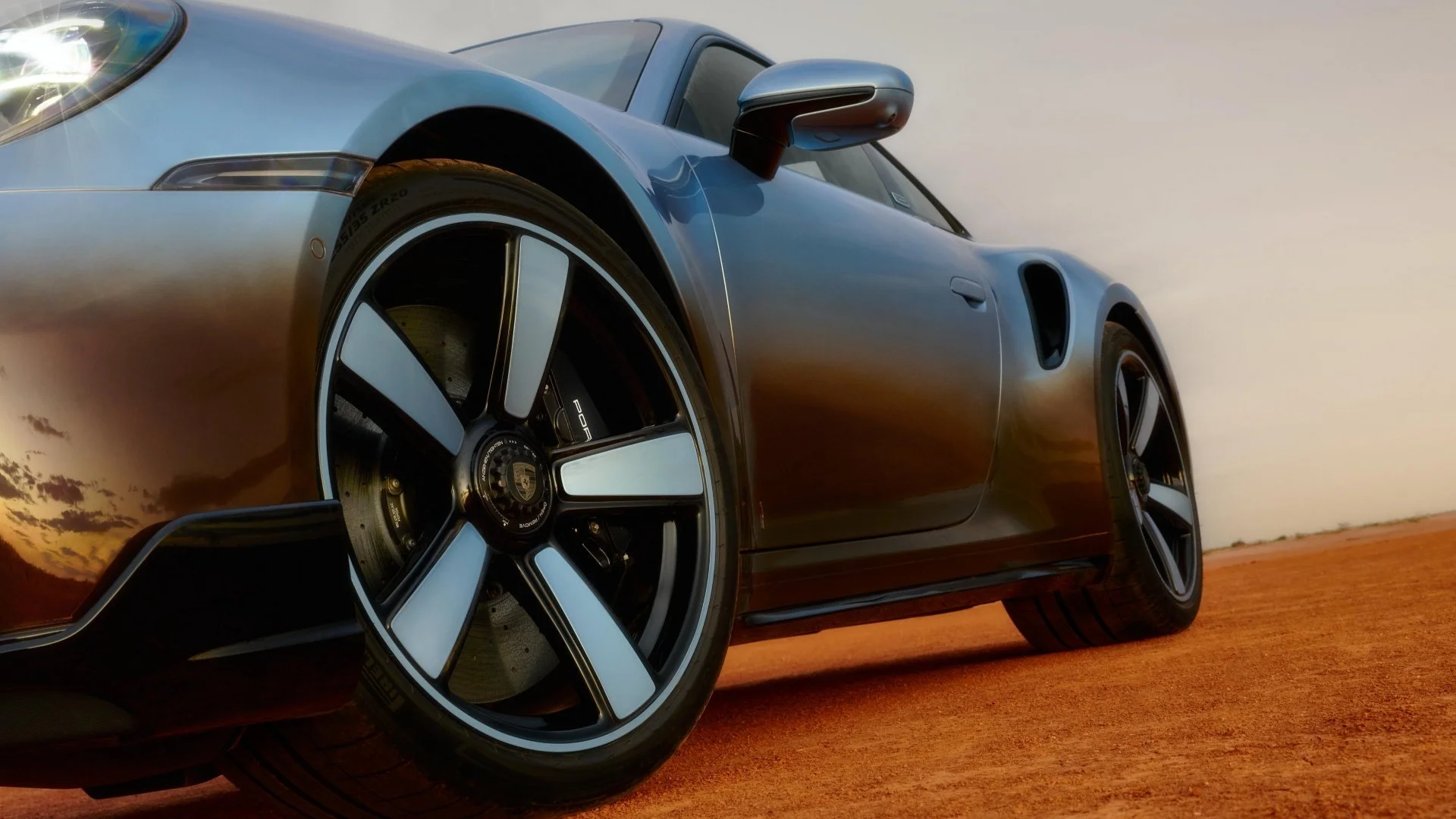 Porsche 911 Turbo S Land Down Under Lackierung