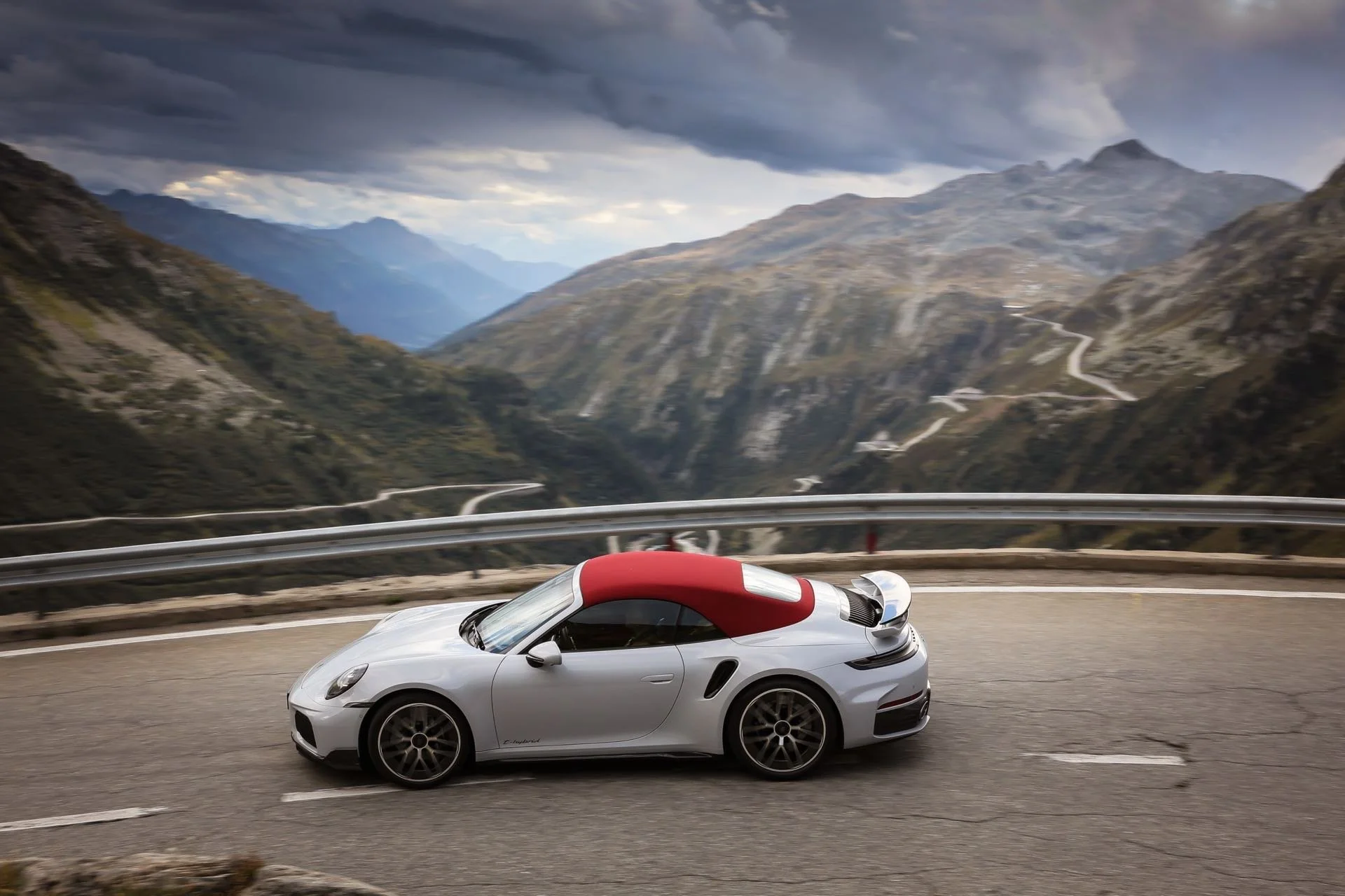 Test 911 Turbo S Cabrio: Mit 711 PS durch die Alpen