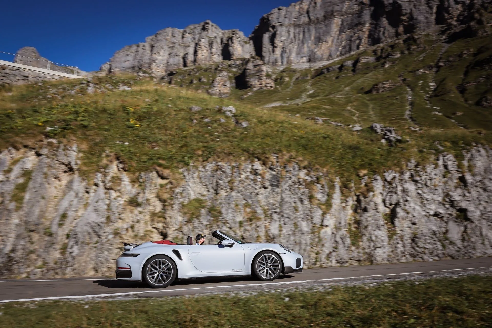 Porsche 911 Turbo S Cabrio Test Klausenpass