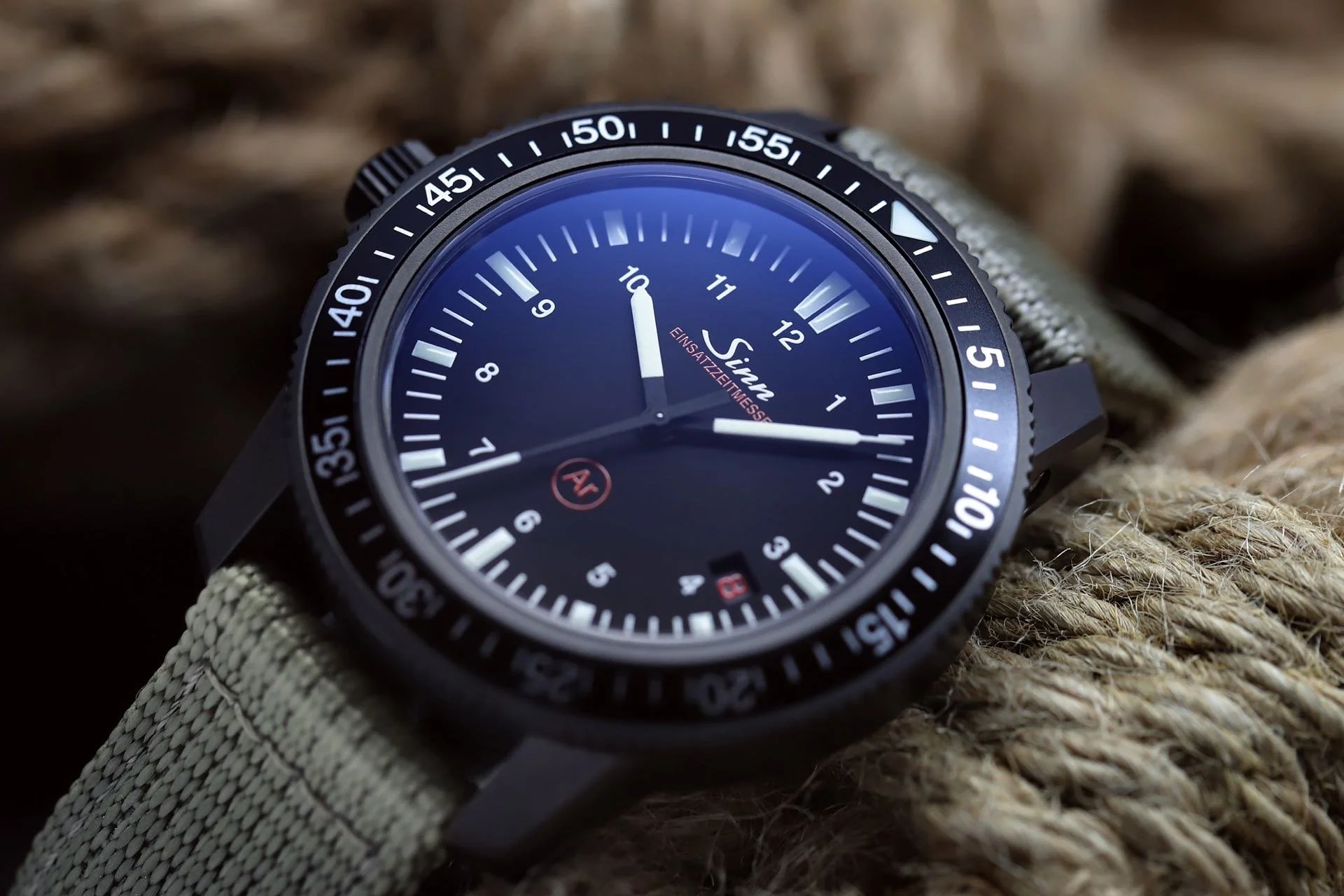 Sinn EZM 3 S: Mechanische Profi-Taucheruhr mit raffinierter Technologie