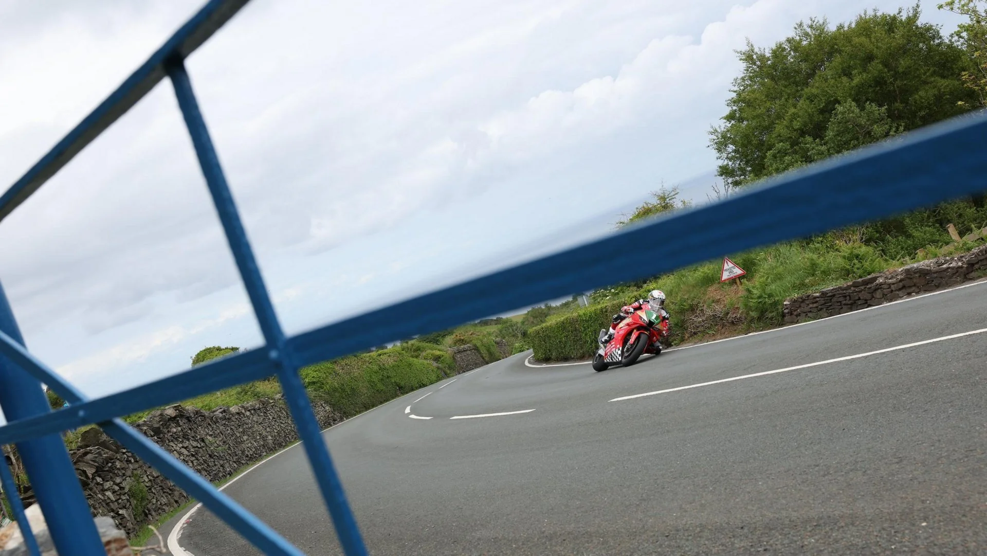 John McGuinness Isle of Man TT Double Red Honda Tiefflug