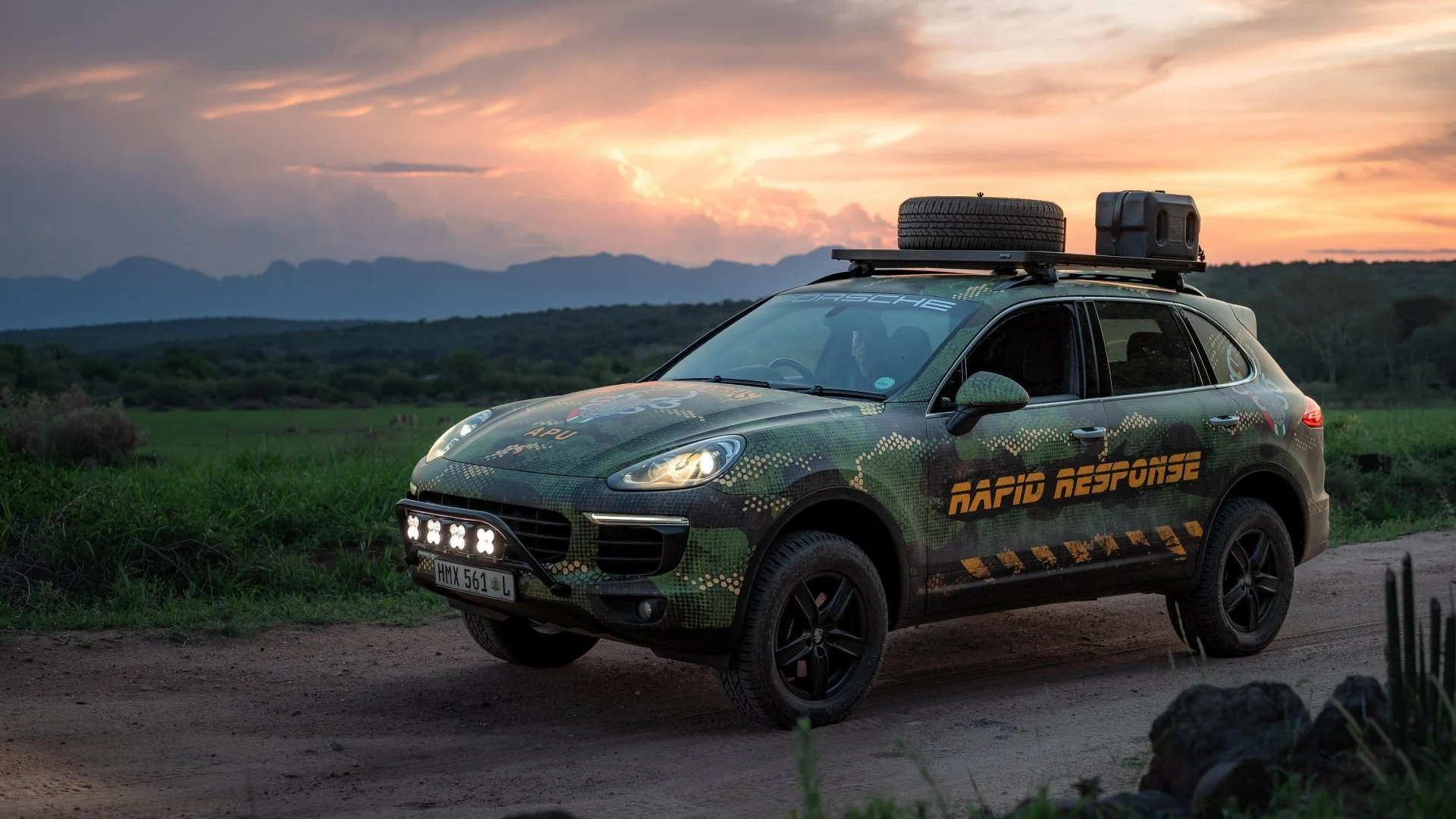 Porsche Cayenne für Black Mambas Nashornschutz