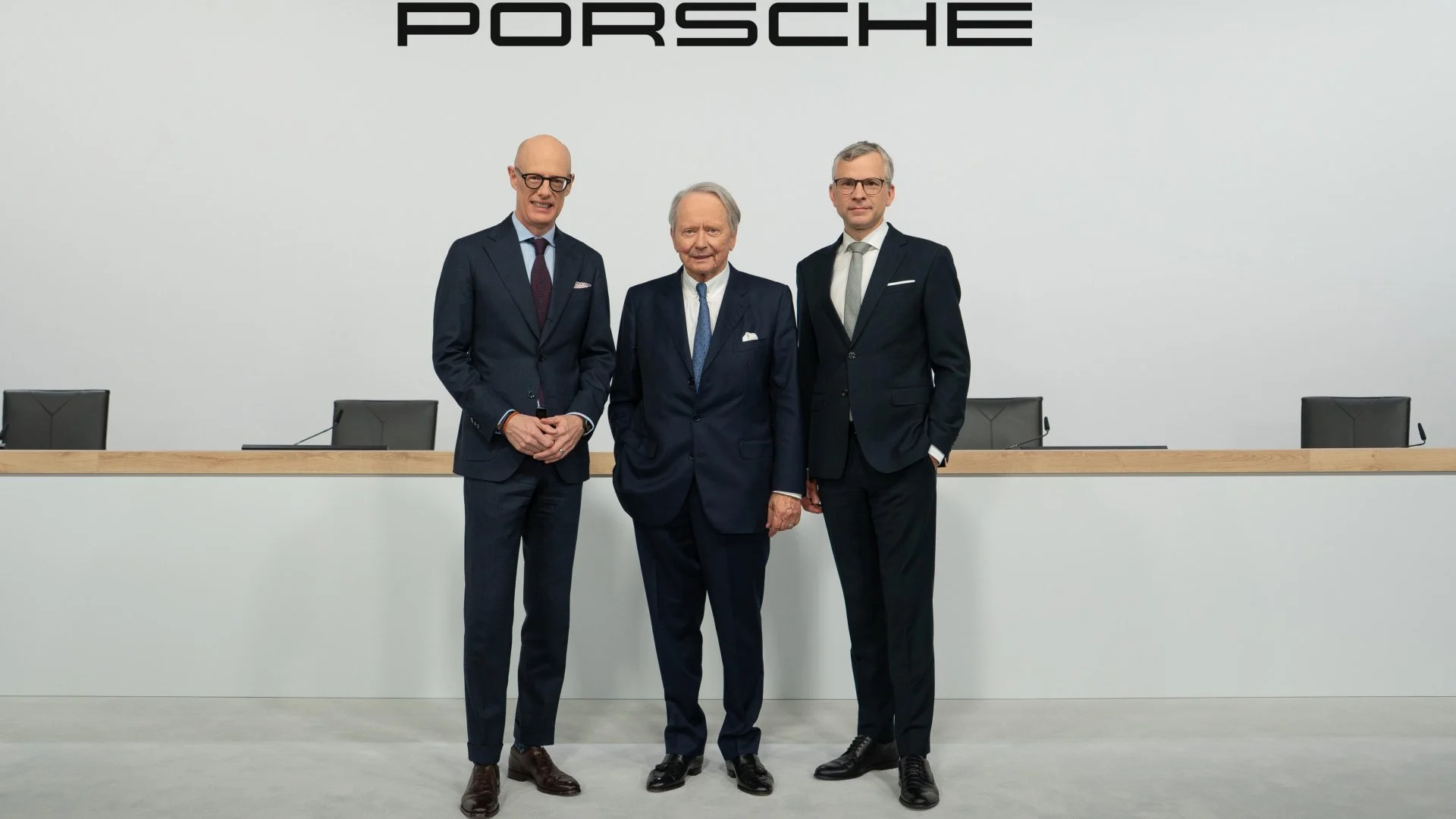 Dr. Michael Leiters, Vorstandsvorsitzender der Dr. Ing. h.c. F. Porsche AG, Dr. Wolfgang Porsche, Aufsichtsratsvorsitzender, Dr. Jochen Breckner, Mitglied des Vorstandes, Finanzen und IT