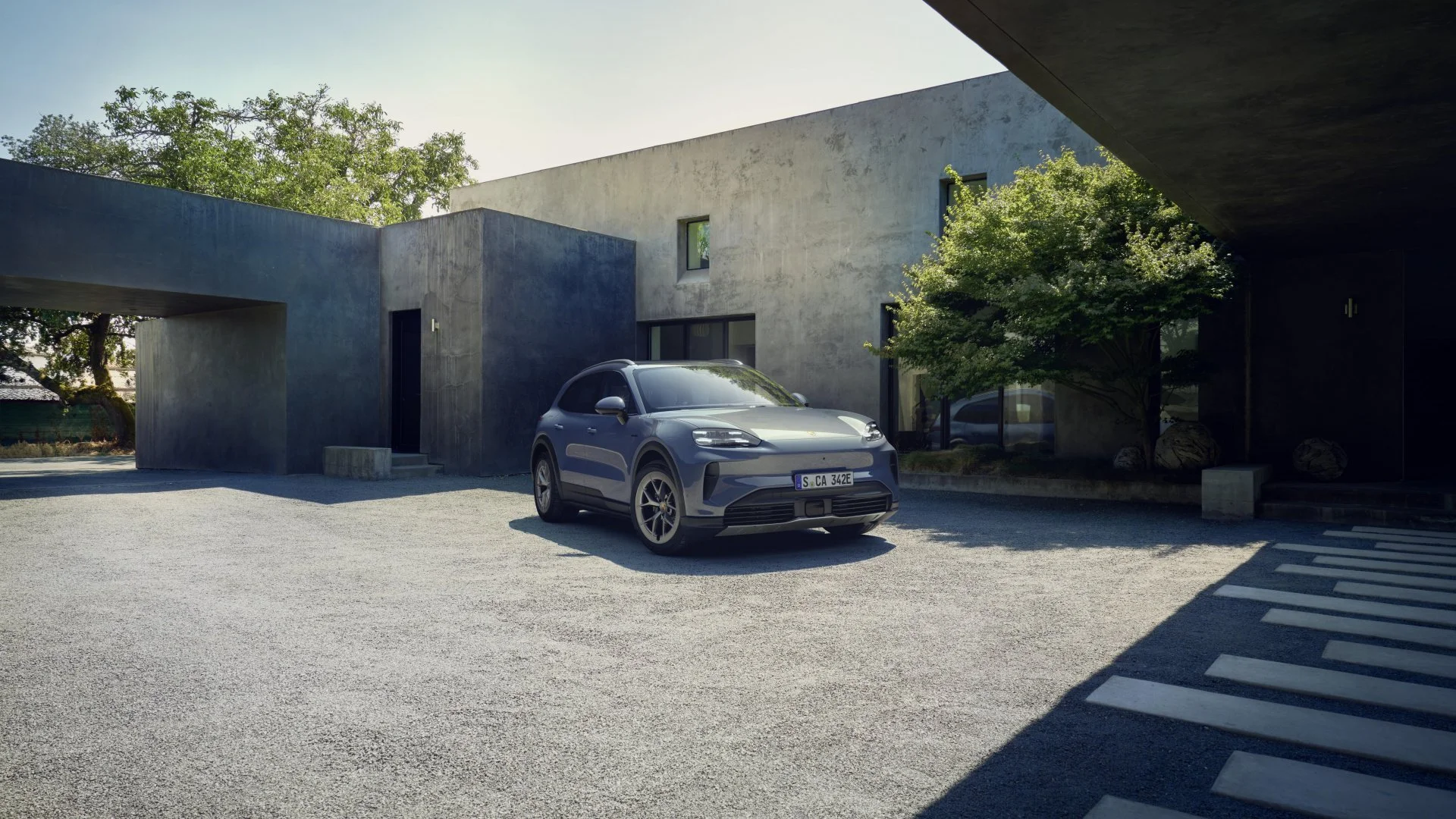 Porsche Cayenne S Electric Front