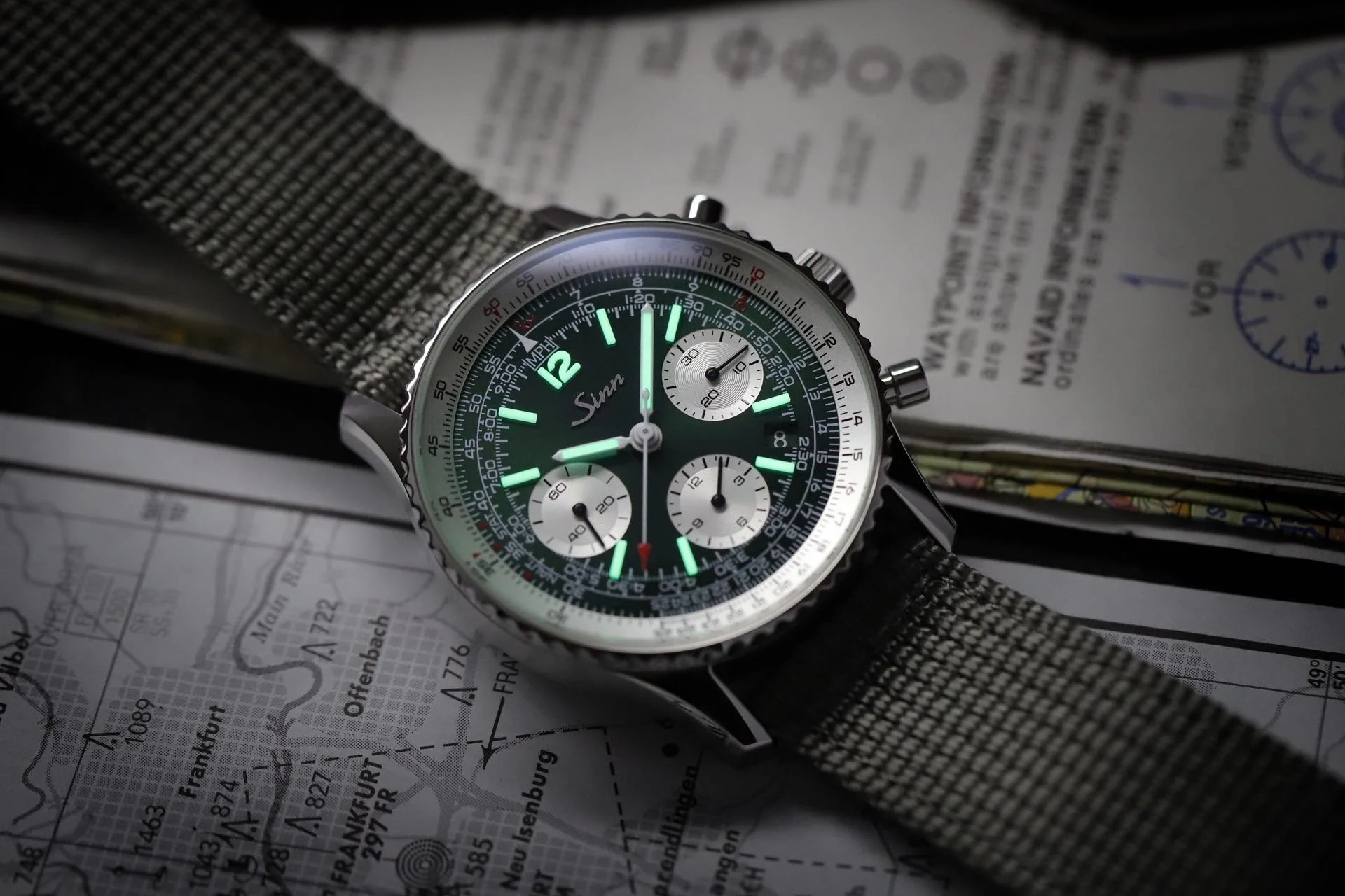 Sinn Spezialuhren 903 St II G bei Nacht