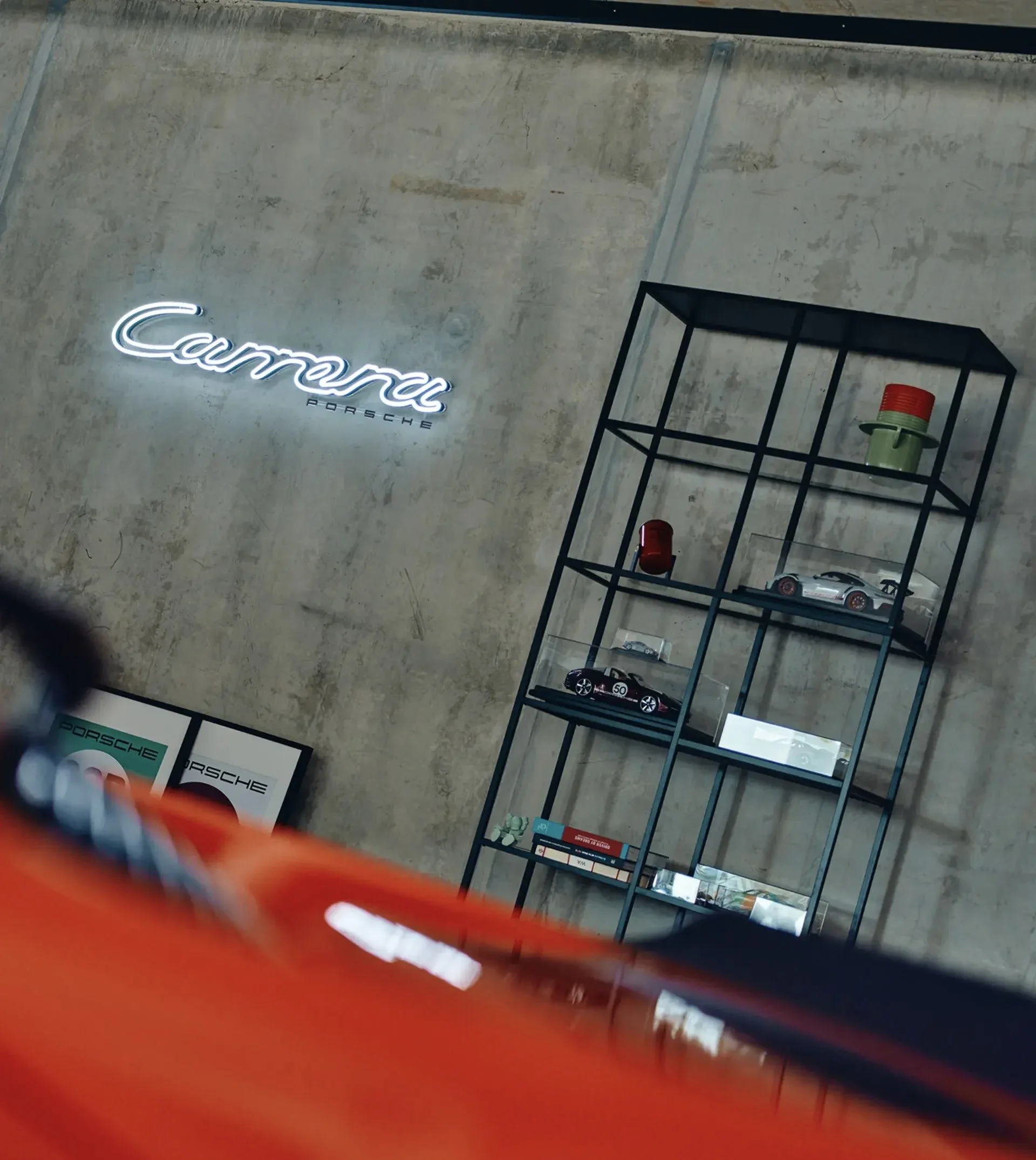 Limitierter Carrera-Leuchtschriftzug