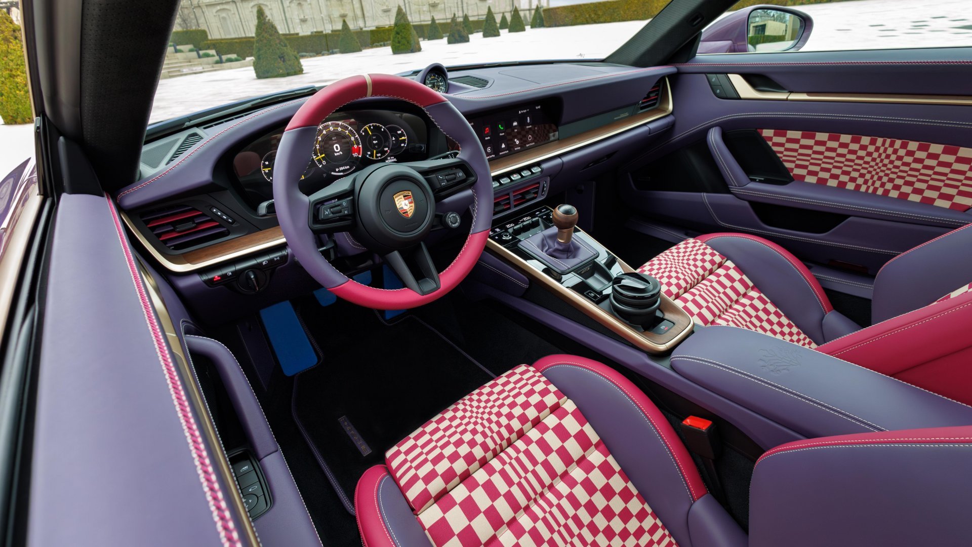 Porsche GT3 Touring Moldau Sonderwunsch Tree of Life Interieur
