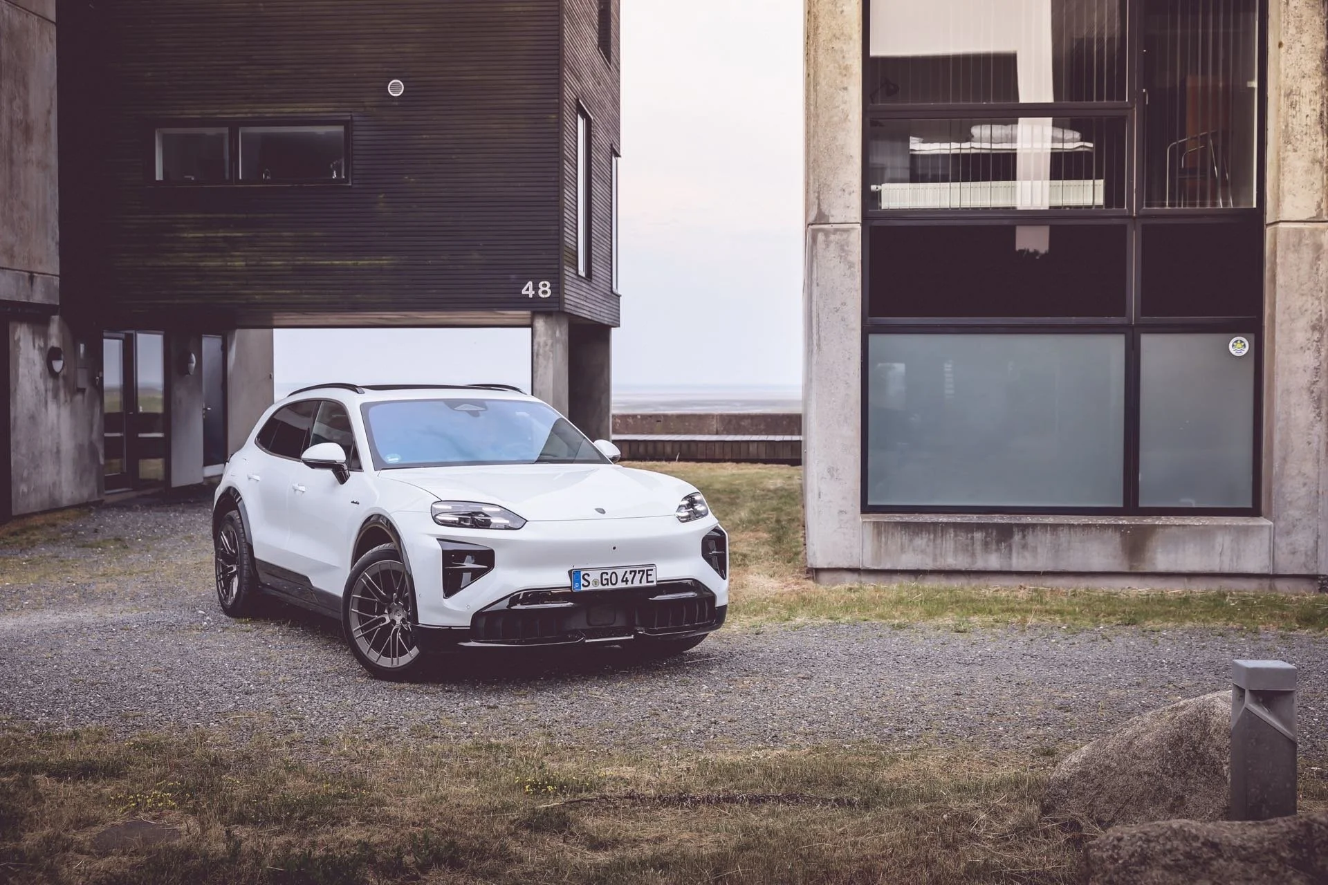 Porsche Cayenne Turbo Electric Test Häuser