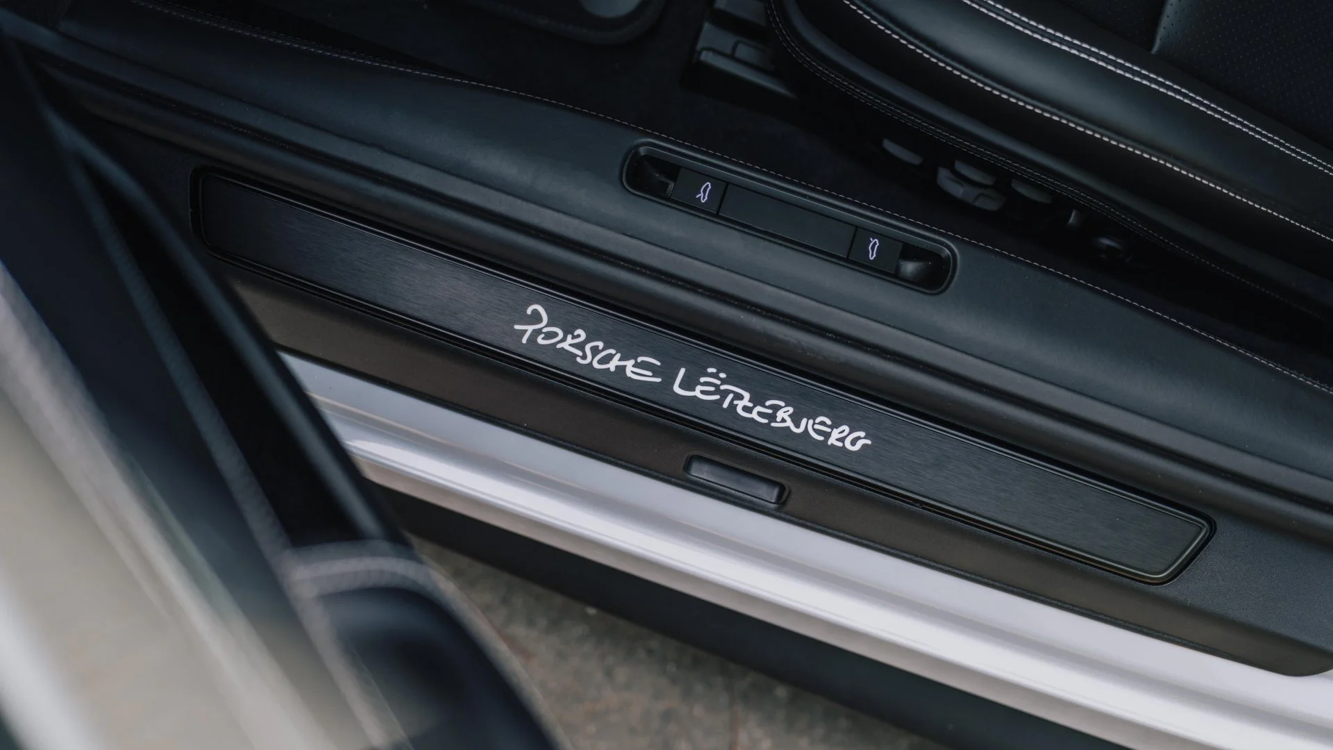 Porsche 911 GT3 Touring Luxemburg Sonderwunsch Einstiegsleiste